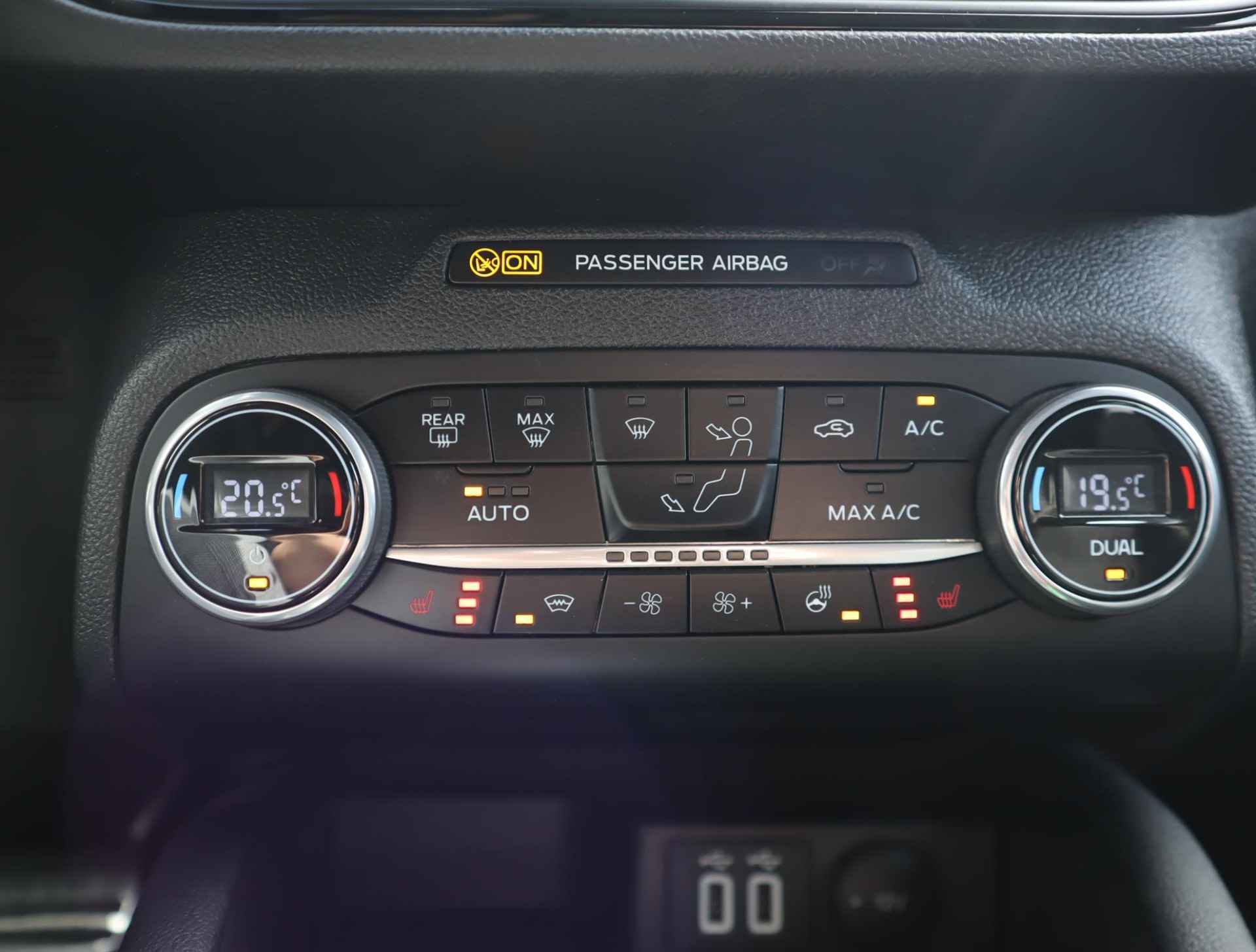 Ford Focus Wagon 2.3 EcoBoost ST-3 Automaat | Panorama-dak | Cruise Control Adaptieve | BLIS | B&O |  Stoel, Stuur en Voorruitverwarming | Perfect Onderhouden | UNIEK! - 36/62