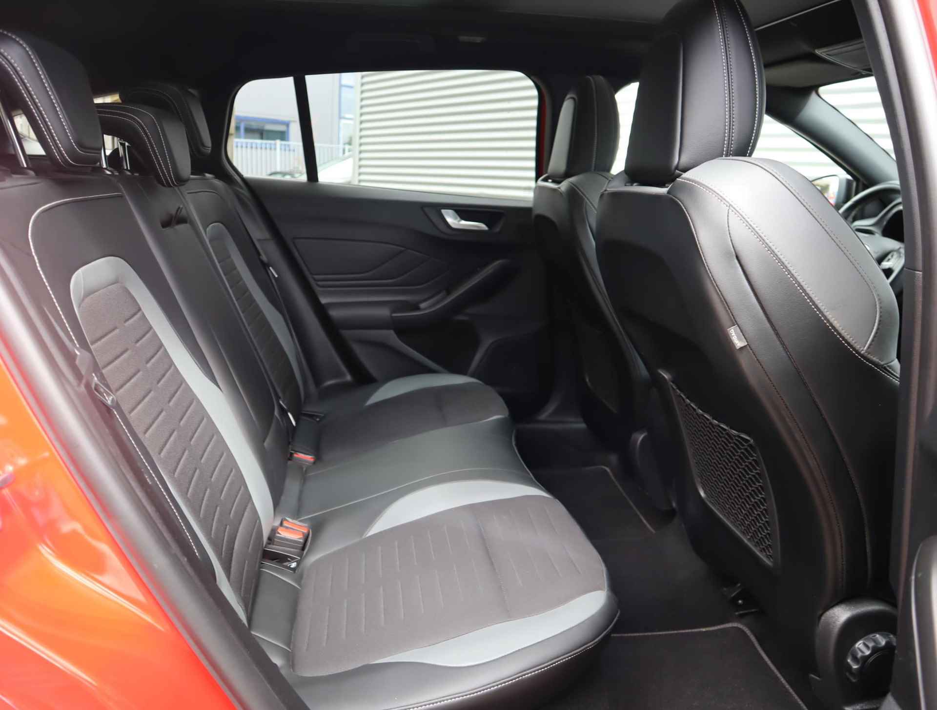 Ford Focus Wagon 2.3 EcoBoost ST-3 Automaat | Panorama-dak | Cruise Control Adaptieve | BLIS | B&O |  Stoel, Stuur en Voorruitverwarming | Perfect Onderhouden | UNIEK! - 50/62