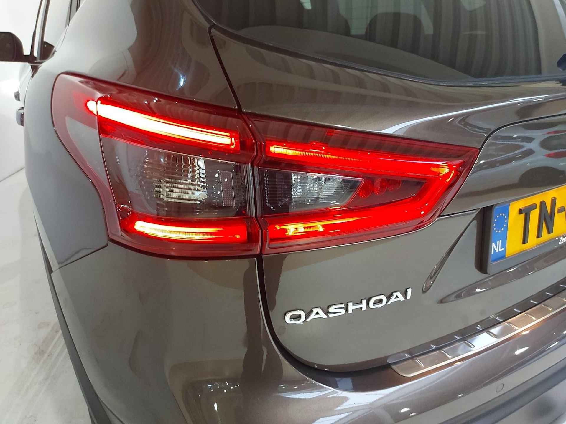 Nissan Qashqai 1.2 N-Connecta | Panorama dak | 360-Camera | Parkeersensoren | Trekhaak | Cruise control | Navigatie | Apple Carplay/Android auto | Bluetooth | Automatische regen/lichtsensor | Elektrische zijspiegels + ramen | - 15/49