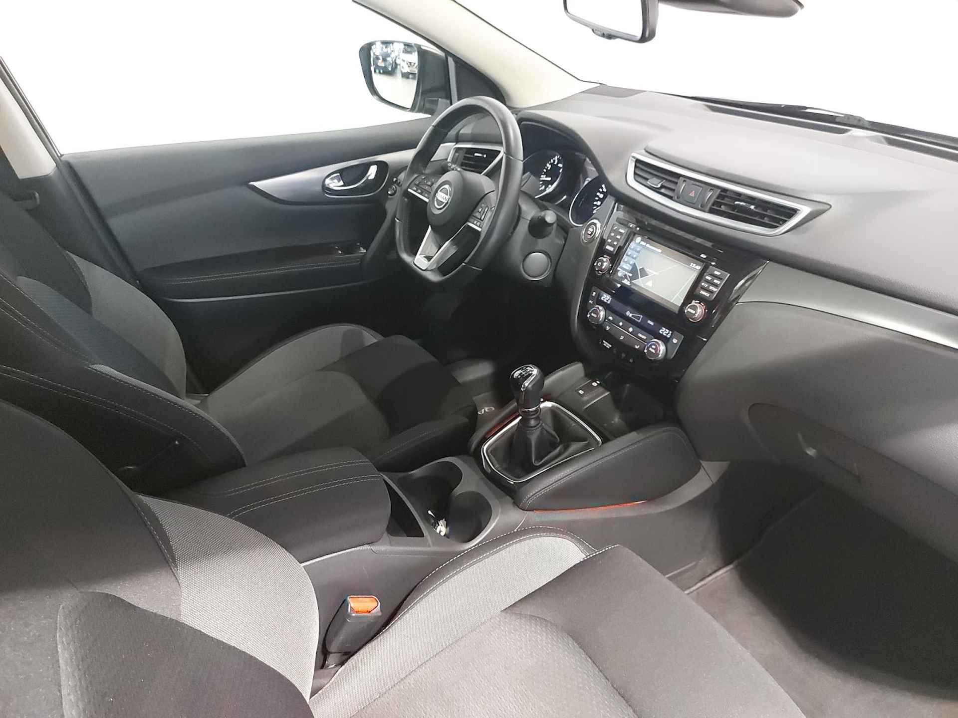 Nissan Qashqai 1.2 N-Connecta | Panorama dak | 360-Camera | Parkeersensoren | Trekhaak | Cruise control | Navigatie | Apple Carplay/Android auto | Bluetooth | Automatische regen/lichtsensor | Elektrische zijspiegels + ramen | - 25/49