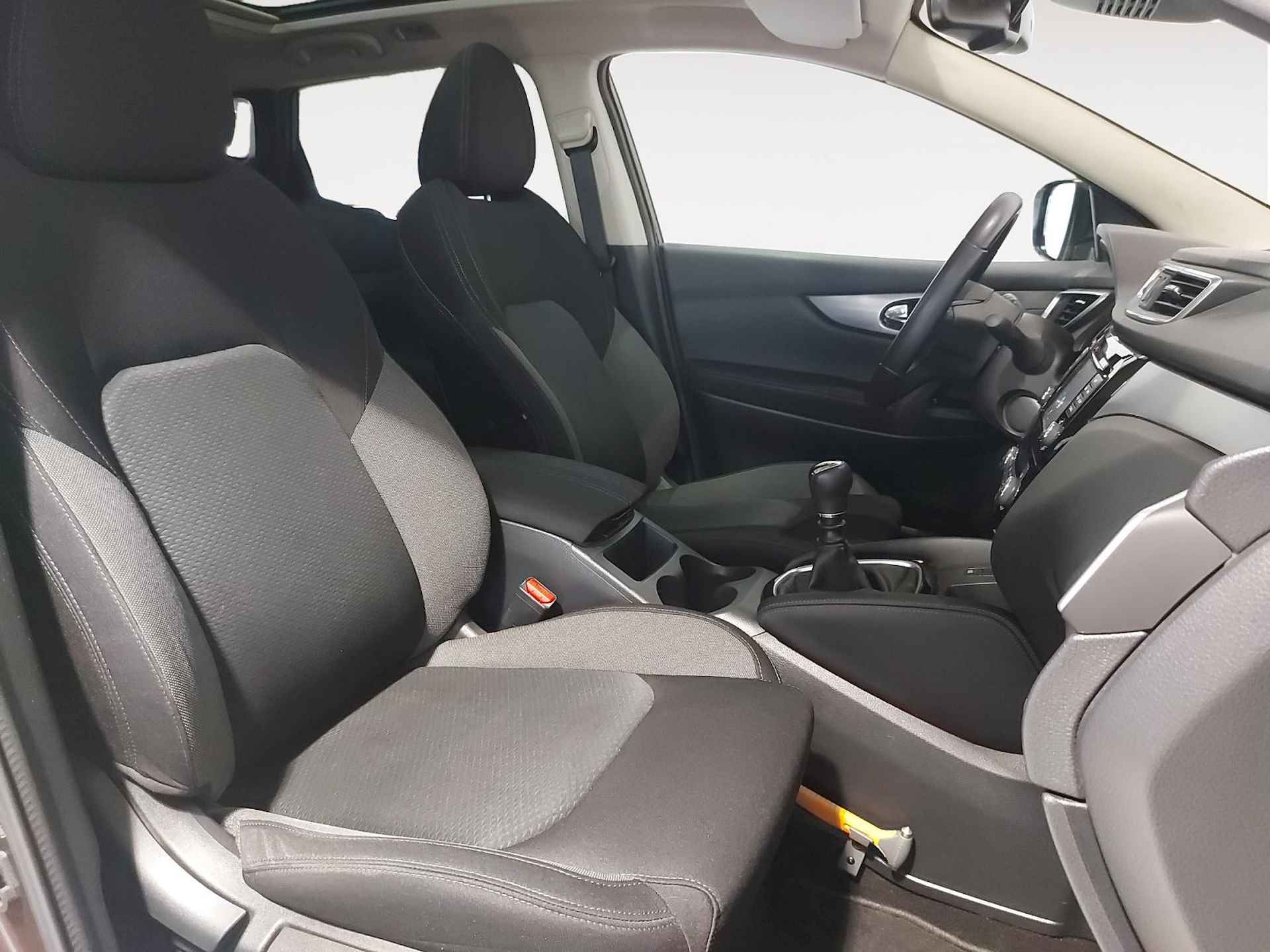 Nissan Qashqai 1.2 N-Connecta | Panorama dak | 360-Camera | Parkeersensoren | Trekhaak | Cruise control | Navigatie | Apple Carplay/Android auto | Bluetooth | Automatische regen/lichtsensor | Elektrische zijspiegels + ramen | - 26/49