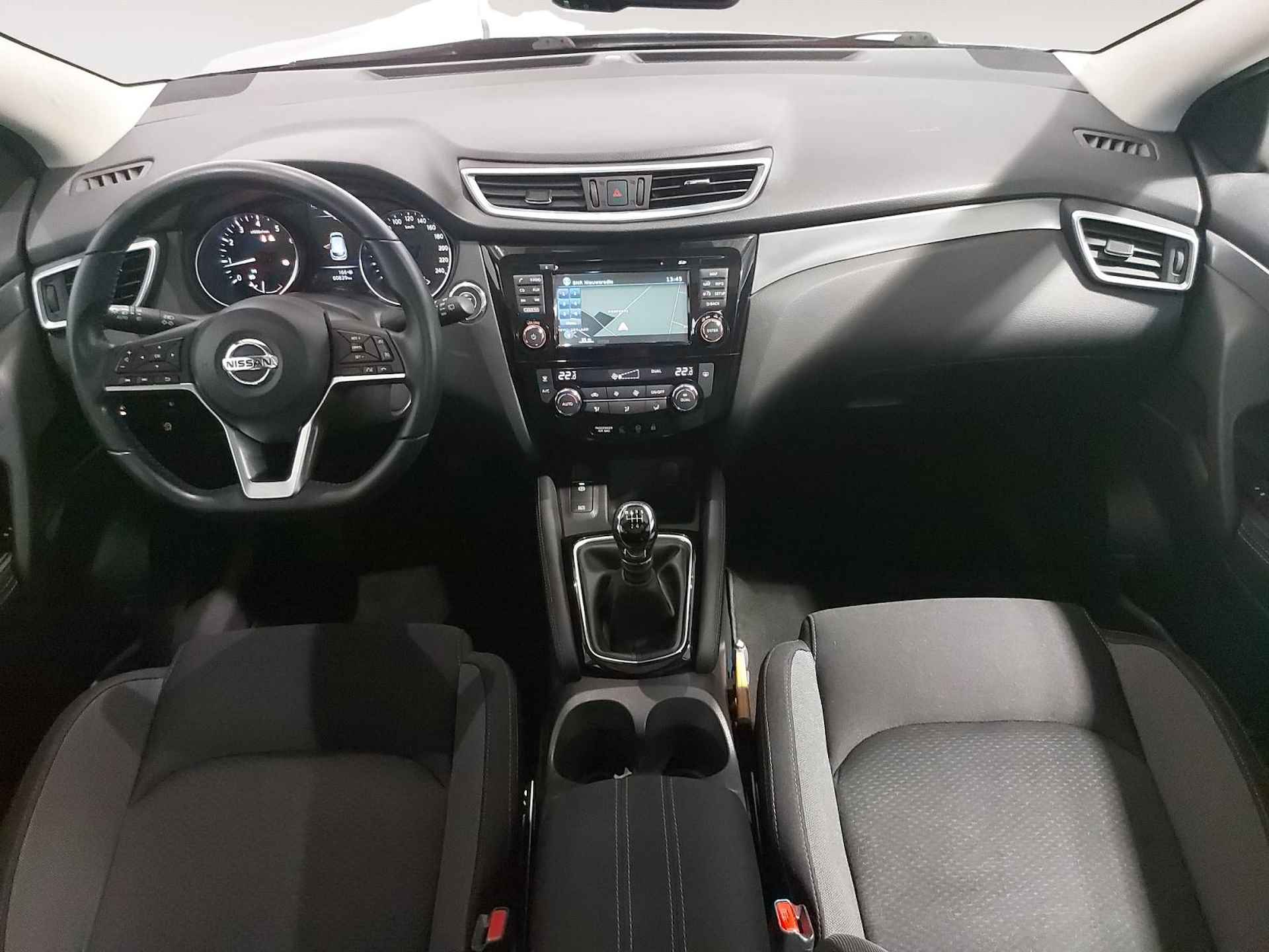 Nissan Qashqai 1.2 N-Connecta | Panorama dak | 360-Camera | Parkeersensoren | Trekhaak | Cruise control | Navigatie | Apple Carplay/Android auto | Bluetooth | Automatische regen/lichtsensor | Elektrische zijspiegels + ramen | - 31/49