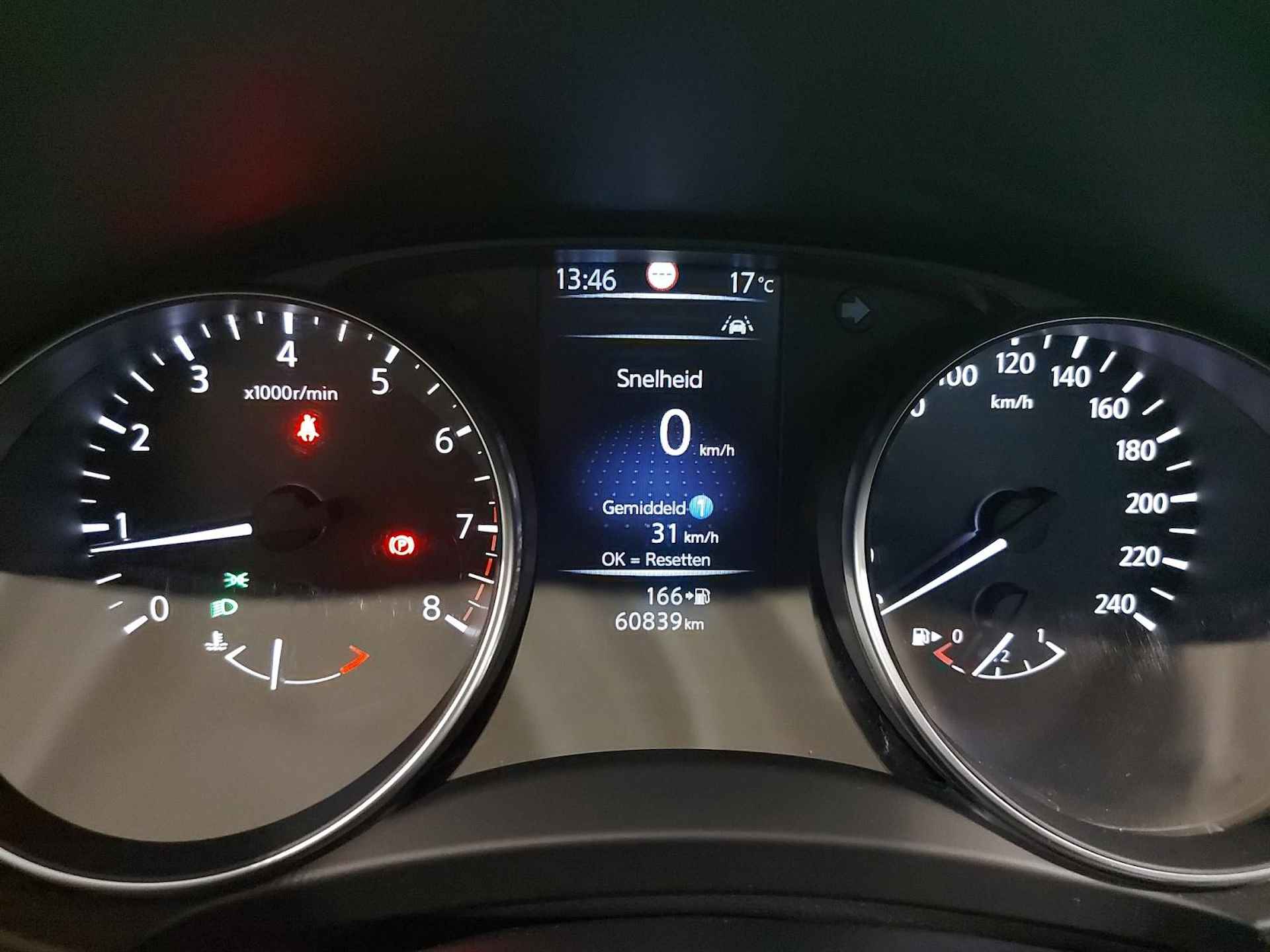 Nissan Qashqai 1.2 N-Connecta | Panorama dak | 360-Camera | Parkeersensoren | Trekhaak | Cruise control | Navigatie | Apple Carplay/Android auto | Bluetooth | Automatische regen/lichtsensor | Elektrische zijspiegels + ramen | - 32/49