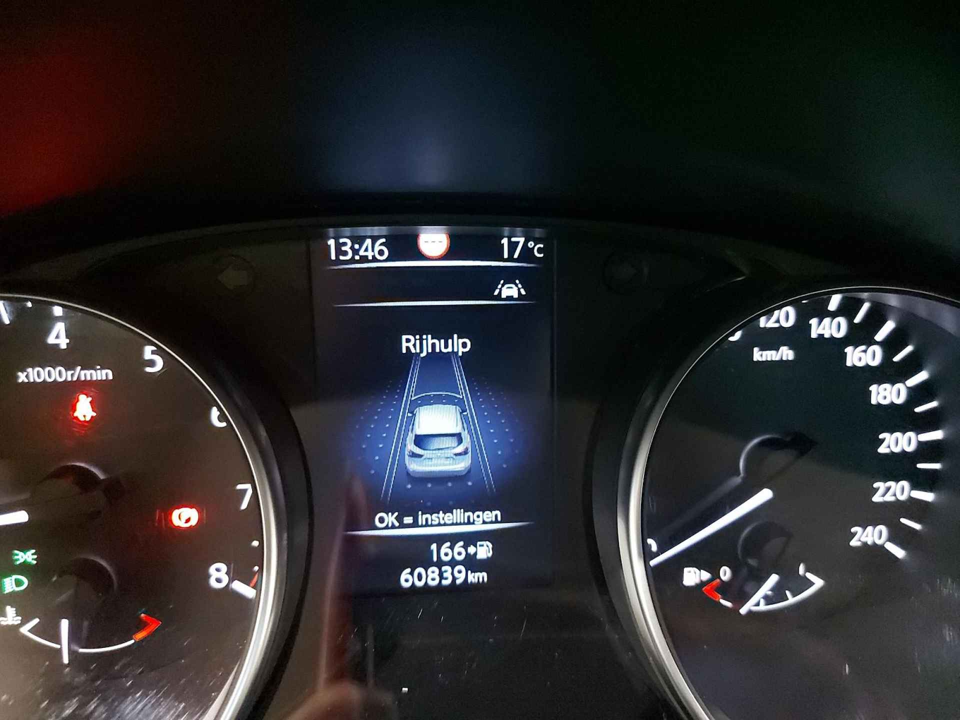 Nissan Qashqai 1.2 N-Connecta | Panorama dak | 360-Camera | Parkeersensoren | Trekhaak | Cruise control | Navigatie | Apple Carplay/Android auto | Bluetooth | Automatische regen/lichtsensor | Elektrische zijspiegels + ramen | - 33/49