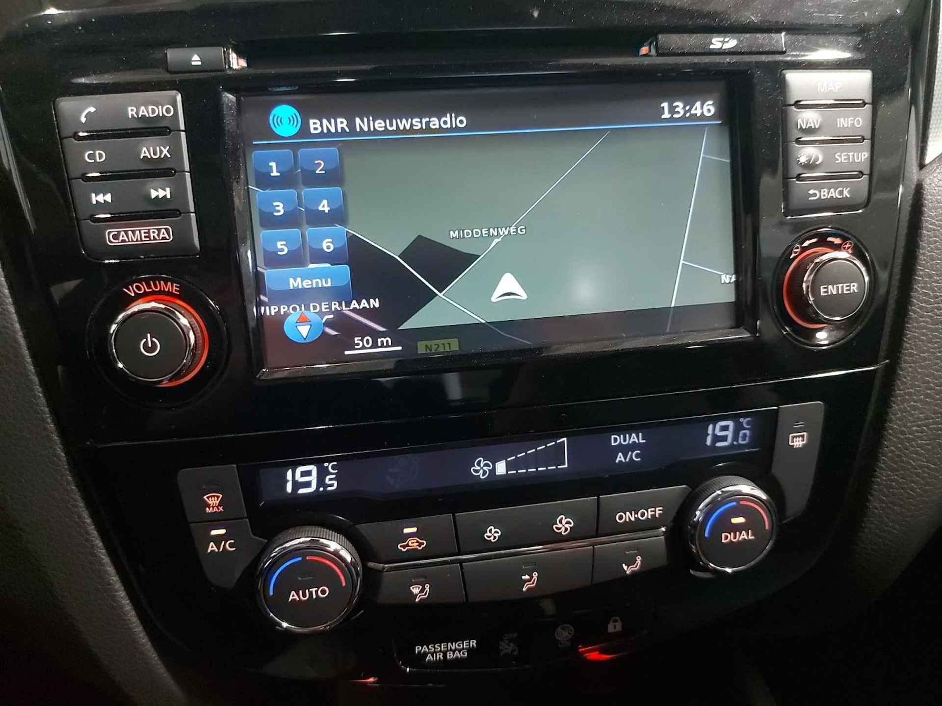 Nissan Qashqai 1.2 N-Connecta | Panorama dak | 360-Camera | Parkeersensoren | Trekhaak | Cruise control | Navigatie | Apple Carplay/Android auto | Bluetooth | Automatische regen/lichtsensor | Elektrische zijspiegels + ramen | - 34/49