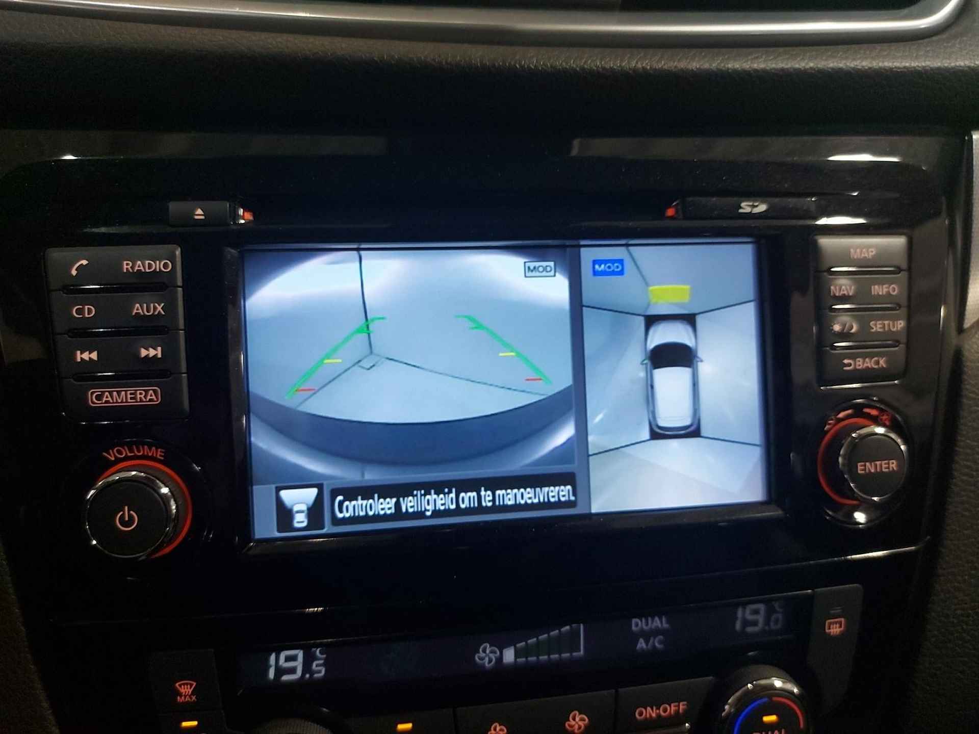 Nissan Qashqai 1.2 N-Connecta | Panorama dak | 360-Camera | Parkeersensoren | Trekhaak | Cruise control | Navigatie | Apple Carplay/Android auto | Bluetooth | Automatische regen/lichtsensor | Elektrische zijspiegels + ramen | - 37/49