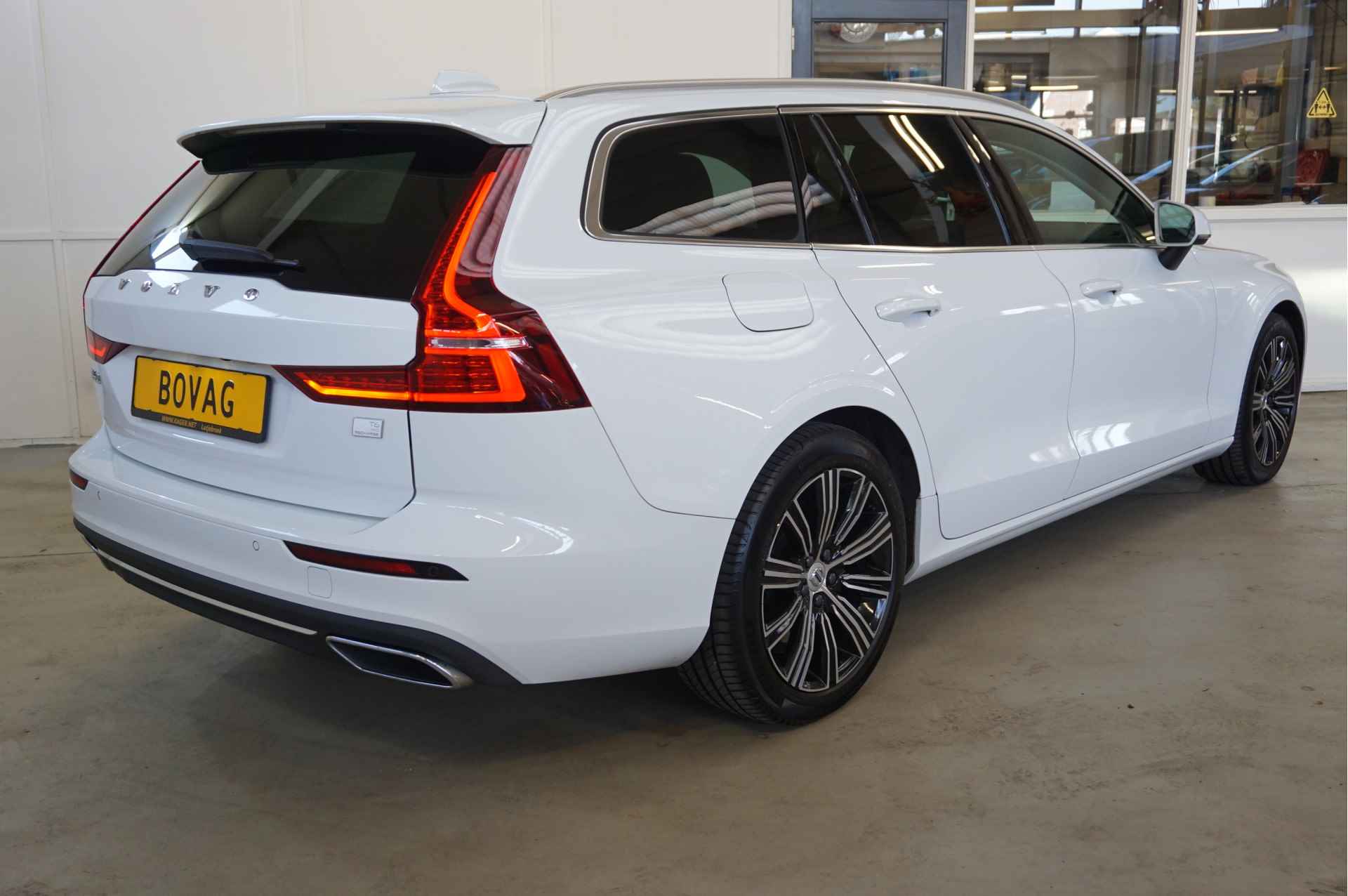 Volvo V60 2.0 T6 Recharge AWD Inscription Trekhaak - Pilot Assist - 3/57