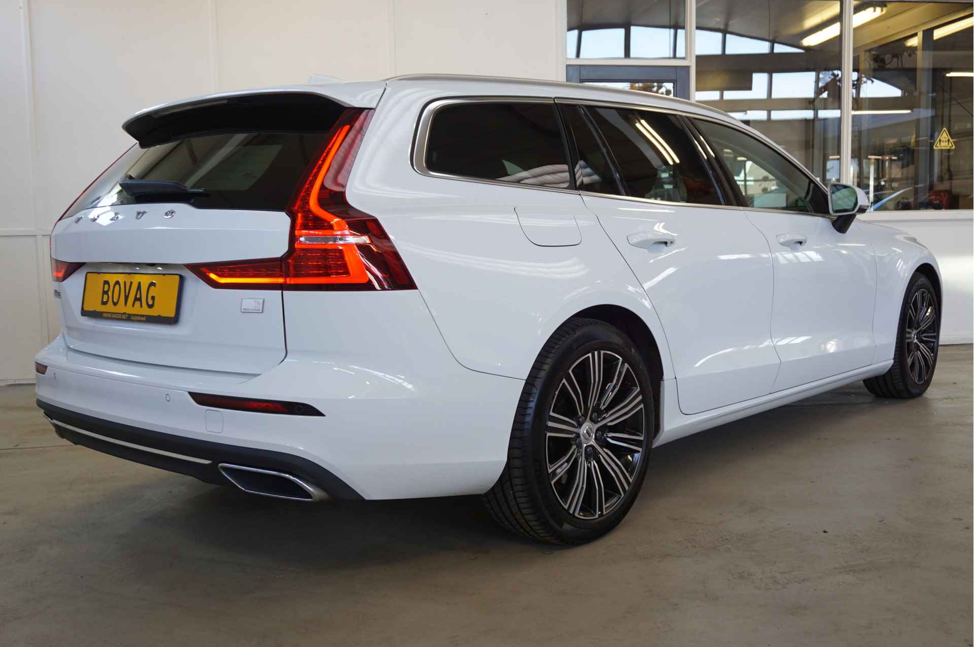 Volvo V60 2.0 T6 Recharge AWD Inscription Trekhaak - Pilot Assist - 15/57