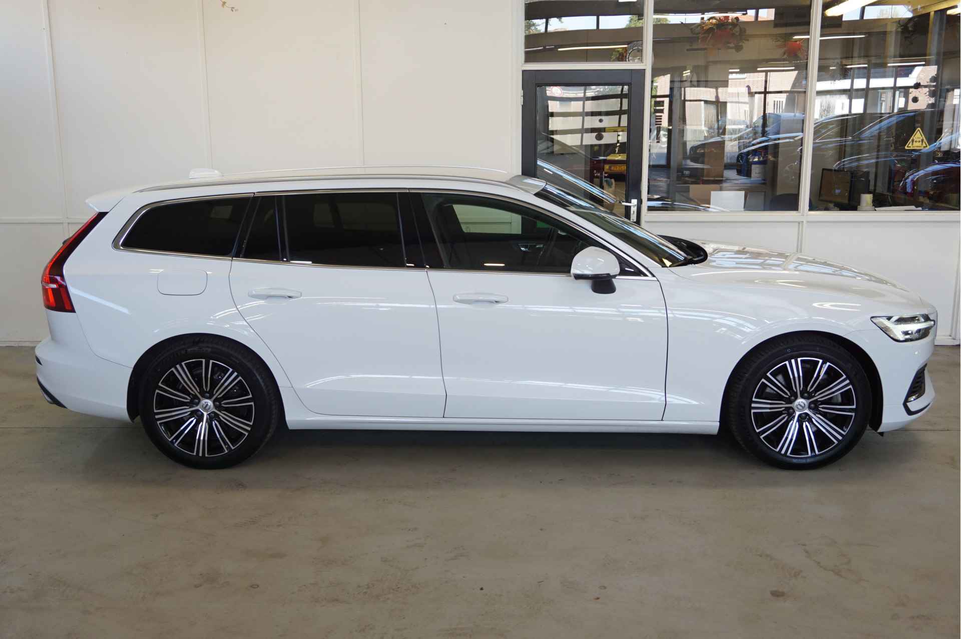 Volvo V60 2.0 T6 Recharge AWD Inscription Trekhaak - Pilot Assist - 19/57