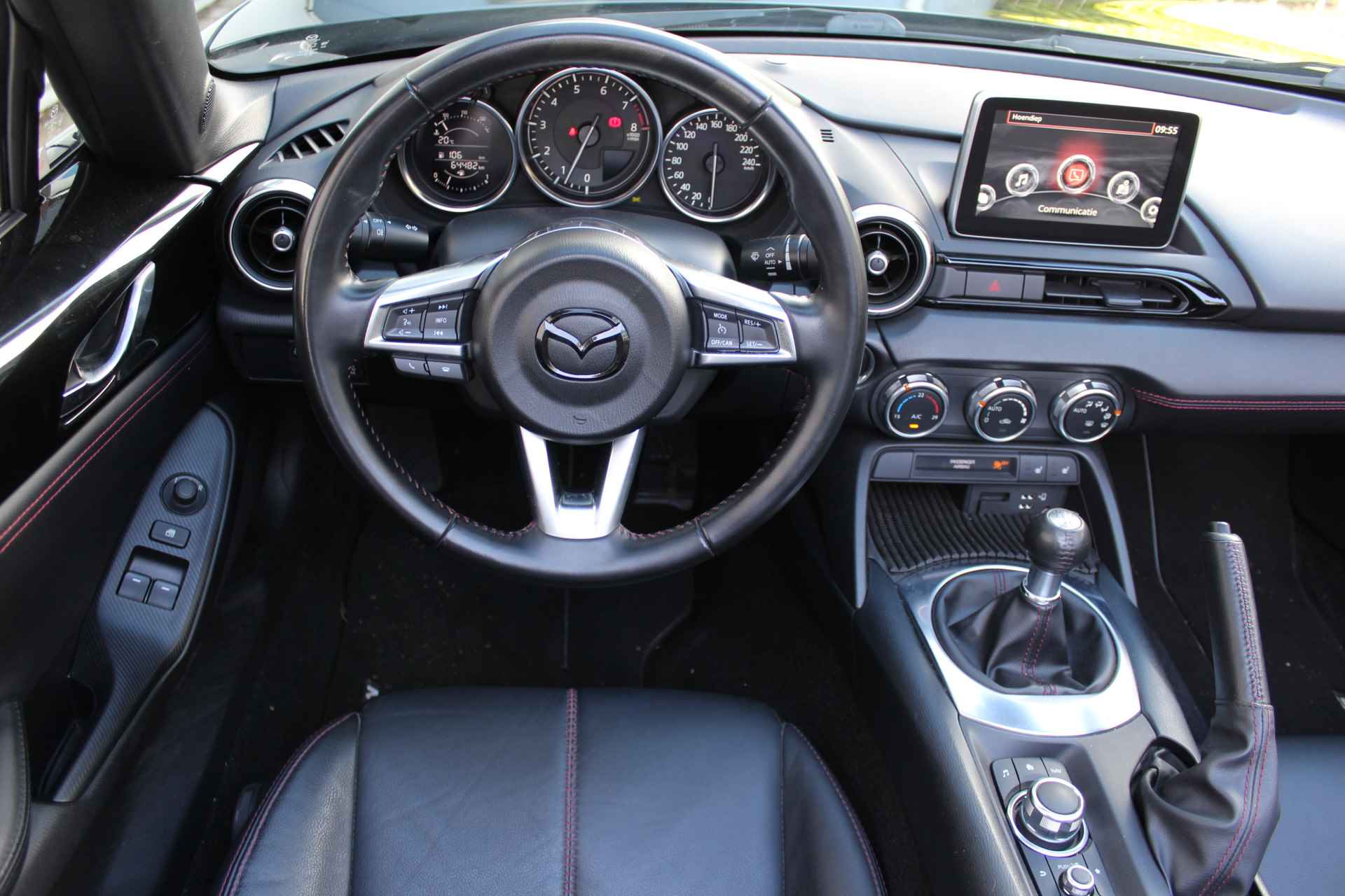 Mazda MX-5 1.5 SkyActiv-G 131 GT-M | Incl. 1 jaar Garantie | 2e Eigenaar | Stoelverwarming | Keyless entry/start | BOSE Audiosysteem | Cruise controle | Navigatie | Airco | Lane assist | Apple CarPlay/Android auto | Lederen bekleding | 16 Inch LMV | Origineel NL auto | NAP | - 3/57