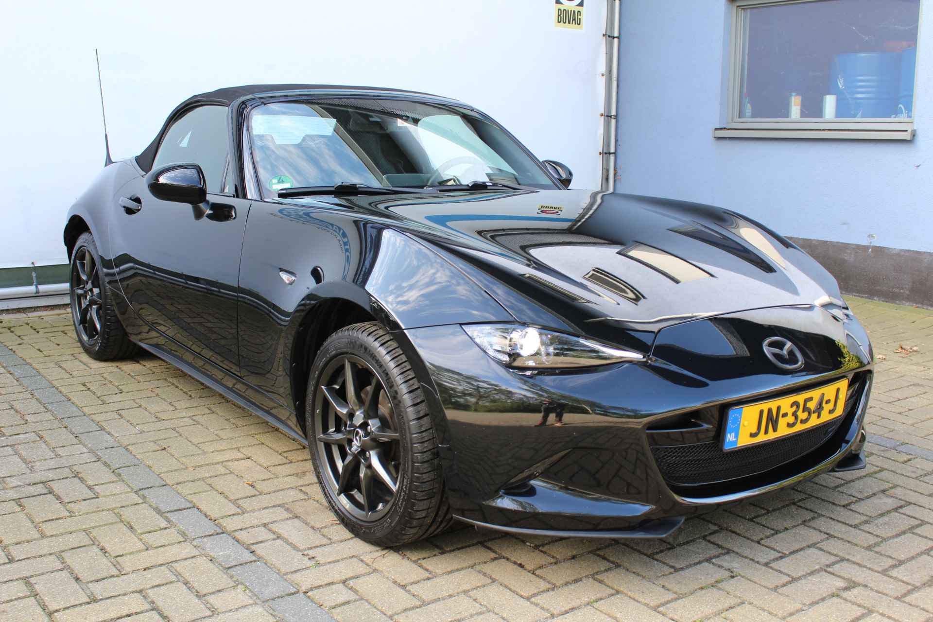 Mazda MX-5 1.5 SkyActiv-G 131 GT-M | Incl. 1 jaar Garantie | 2e Eigenaar | Stoelverwarming | Keyless entry/start | BOSE Audiosysteem | Cruise controle | Navigatie | Airco | Lane assist | Apple CarPlay/Android auto | Lederen bekleding | 16 Inch LMV | Origineel NL auto | NAP | - 5/57