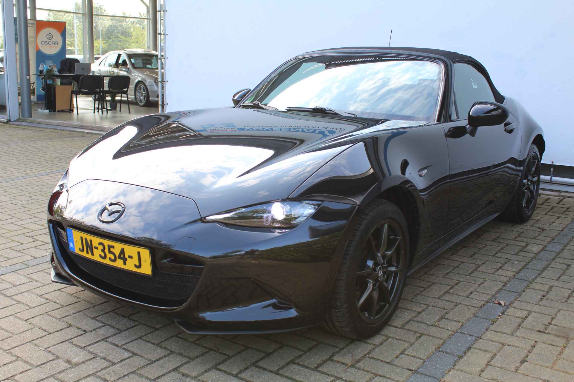 Mazda MX-5 1.5 SkyActiv-G 131 GT-M | Incl. 1 jaar Garantie | 2e Eigenaar | Stoelverwarming | Keyless entry/start | BOSE Audiosysteem | Cruise controle | Navigatie | Airco | Lane assist | Apple CarPlay/Android auto | Lederen bekleding | 16 Inch LMV | Origineel NL auto | NAP | - 7/57