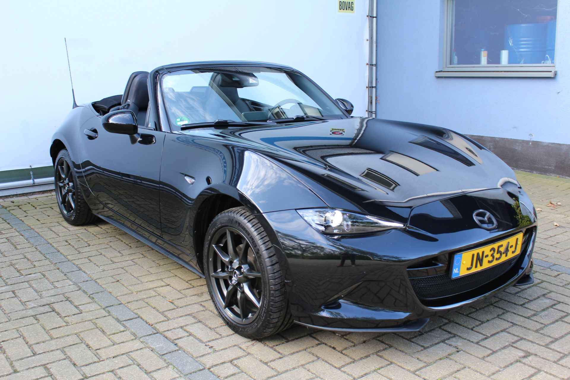 Mazda MX-5 1.5 SkyActiv-G 131 GT-M | Incl. 1 jaar Garantie | 2e Eigenaar | Stoelverwarming | Keyless entry/start | BOSE Audiosysteem | Cruise controle | Navigatie | Airco | Lane assist | Apple CarPlay/Android auto | Lederen bekleding | 16 Inch LMV | Origineel NL auto | NAP | - 8/57