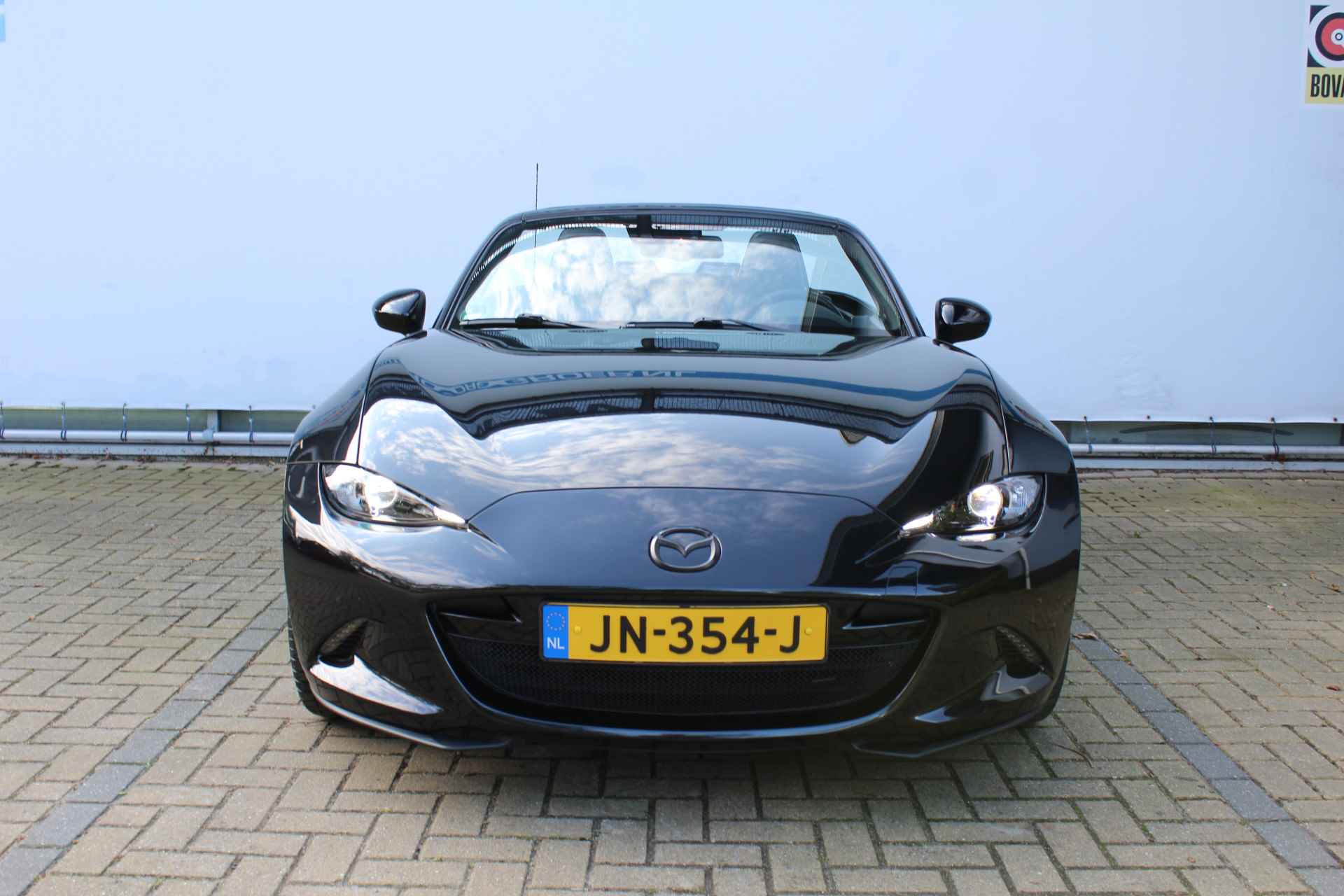 Mazda MX-5 1.5 SkyActiv-G 131 GT-M | Incl. 1 jaar Garantie | 2e Eigenaar | Stoelverwarming | Keyless entry/start | BOSE Audiosysteem | Cruise controle | Navigatie | Airco | Lane assist | Apple CarPlay/Android auto | Lederen bekleding | 16 Inch LMV | Origineel NL auto | NAP | - 9/57