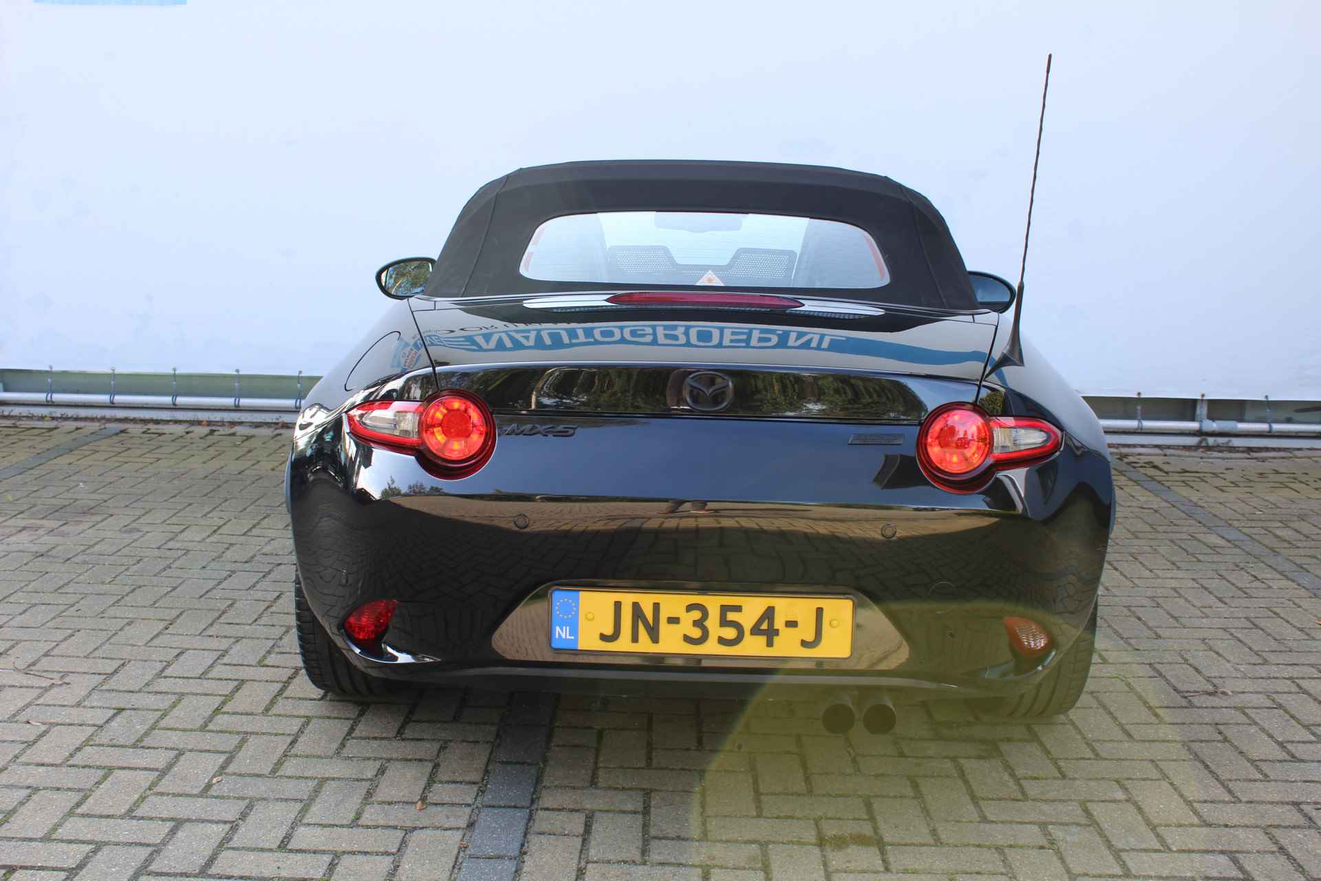 Mazda MX-5 1.5 SkyActiv-G 131 GT-M | Incl. 1 jaar Garantie | 2e Eigenaar | Stoelverwarming | Keyless entry/start | BOSE Audiosysteem | Cruise controle | Navigatie | Airco | Lane assist | Apple CarPlay/Android auto | Lederen bekleding | 16 Inch LMV | Origineel NL auto | NAP | - 12/57