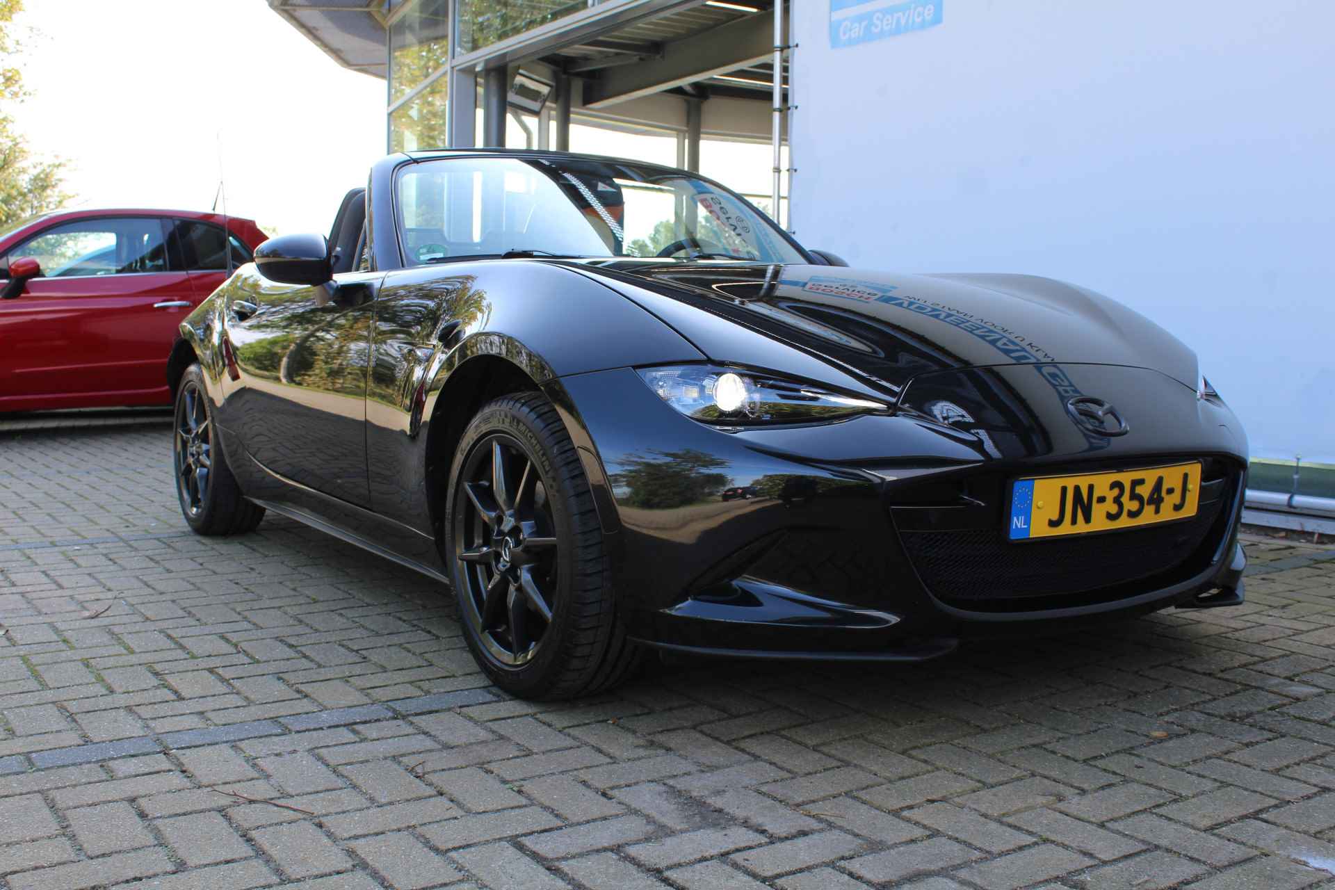 Mazda MX-5 1.5 SkyActiv-G 131 GT-M | Incl. 1 jaar Garantie | 2e Eigenaar | Stoelverwarming | Keyless entry/start | BOSE Audiosysteem | Cruise controle | Navigatie | Airco | Lane assist | Apple CarPlay/Android auto | Lederen bekleding | 16 Inch LMV | Origineel NL auto | NAP | - 20/57