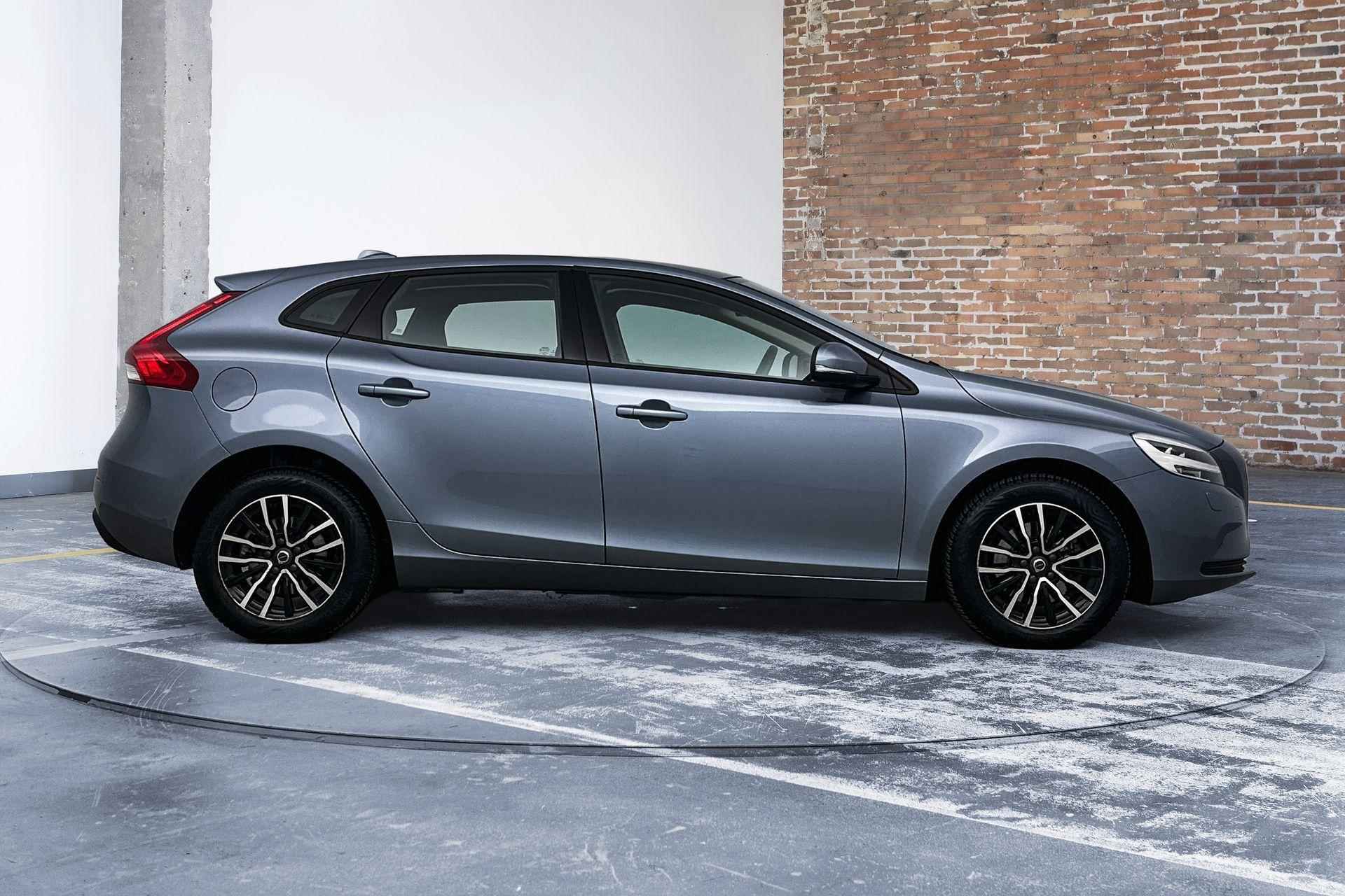 Volvo V40 T2 Nordic+ | Stoelverwarming | Panoramadak | Parkeersensoren | Parkeercamera | Volvo on Call | Parkeerverwarming | Navigatie | - 4/27