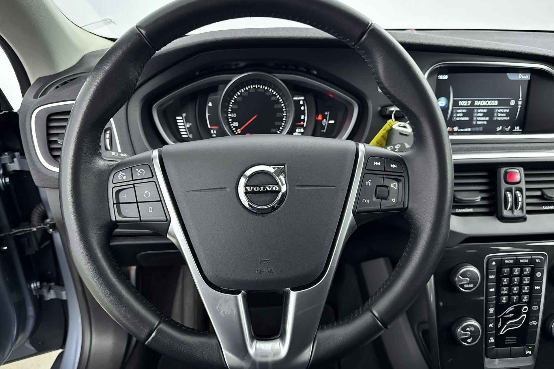 Volvo V40 T2 Nordic+ | Stoelverwarming | Panoramadak | Parkeersensoren | Parkeercamera | Volvo on Call | Parkeerverwarming | Navigatie | - 14/27