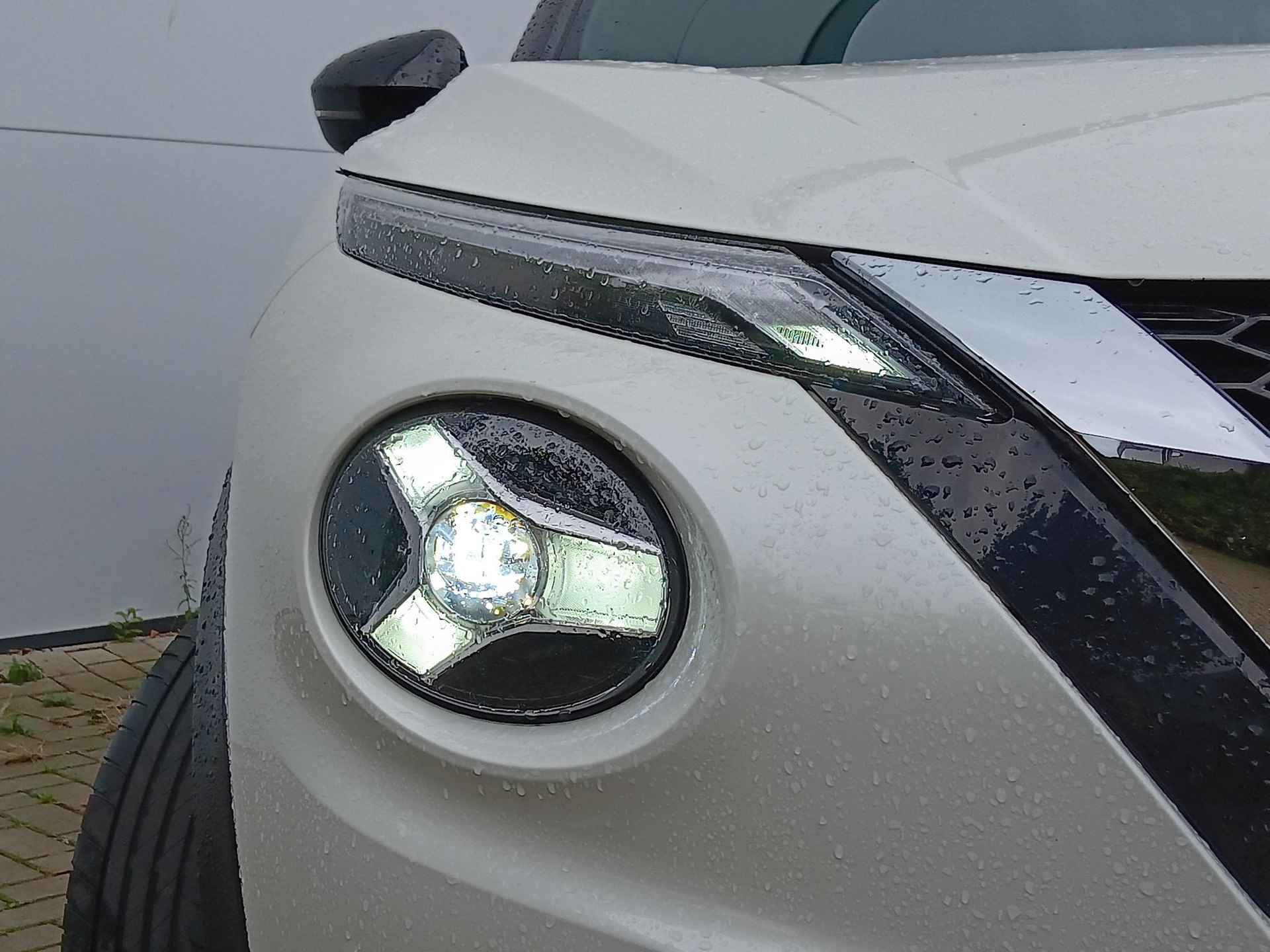 Nissan Juke 1.0 DIG-T 114 N-Connecta Climate Control / Parkeersensoren + Camera / Lichtmetalen Velgen / Privacy Glass / Connected Services / LED / DAB - 13/31