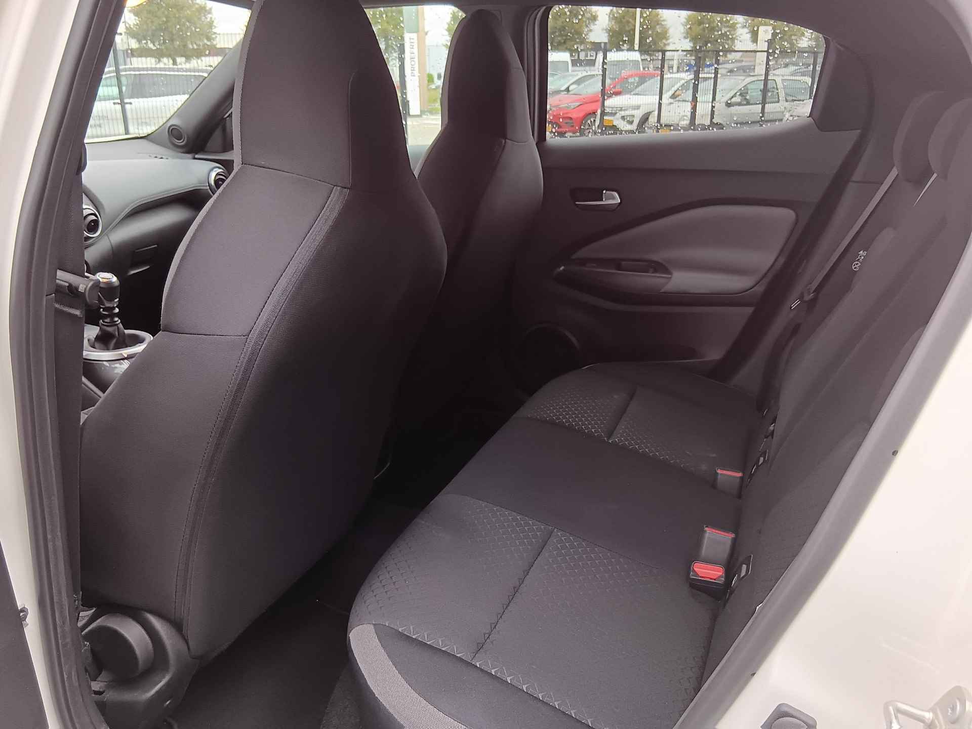 Nissan Juke 1.0 DIG-T 114 N-Connecta Climate Control / Parkeersensoren + Camera / Lichtmetalen Velgen / Privacy Glass / Connected Services / LED / DAB - 15/31