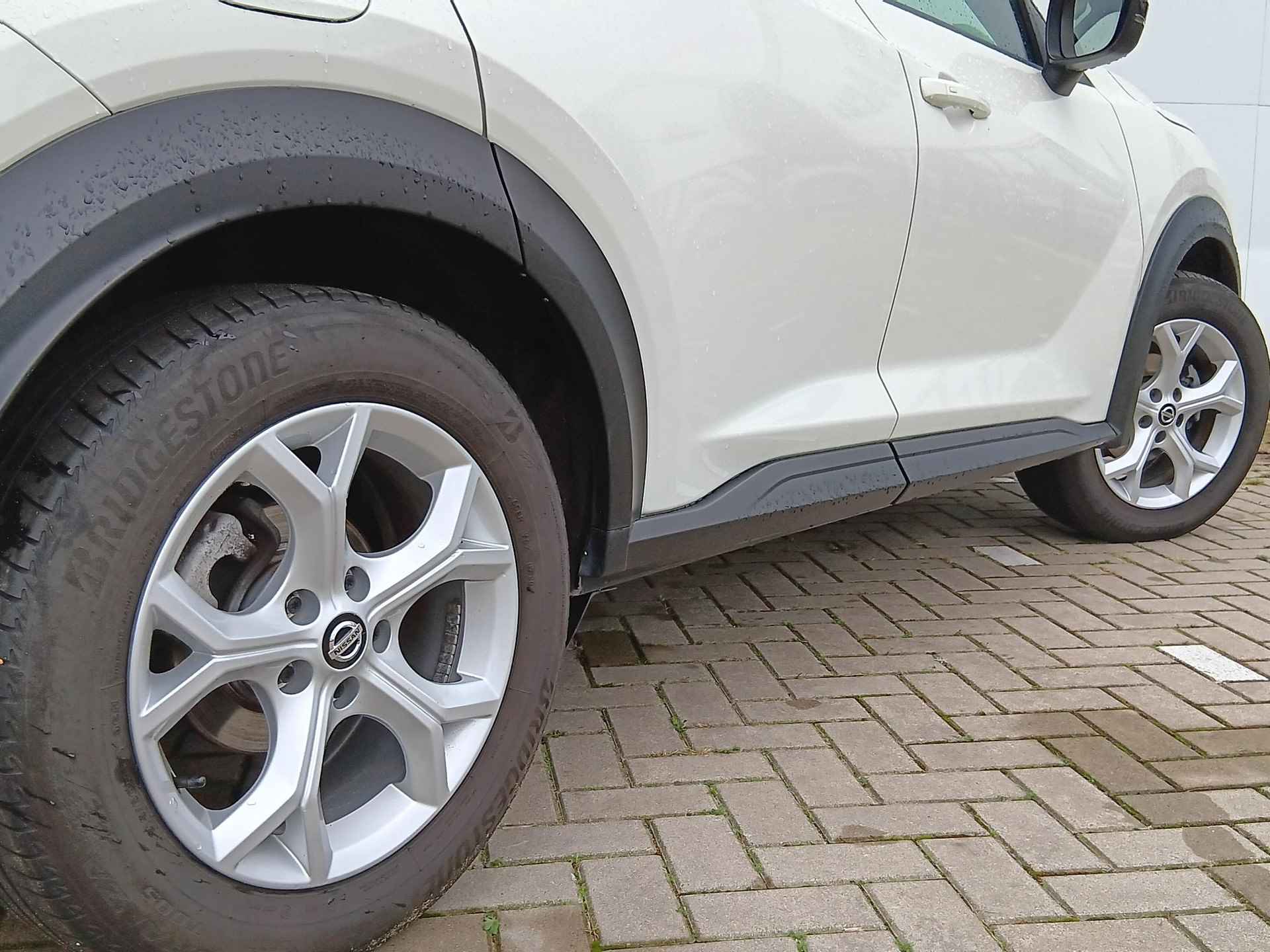 Nissan Juke 1.0 DIG-T 114 N-Connecta Climate Control / Parkeersensoren + Camera / Lichtmetalen Velgen / Privacy Glass / Connected Services / LED / DAB - 22/31