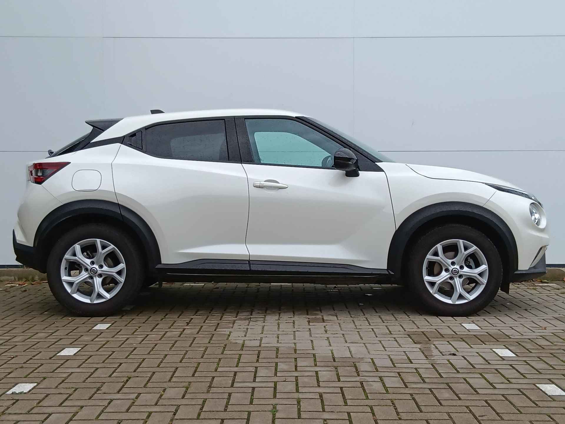 Nissan Juke 1.0 DIG-T 114 N-Connecta Climate Control / Parkeersensoren + Camera / Lichtmetalen Velgen / Privacy Glass / Connected Services / LED / DAB - 30/31