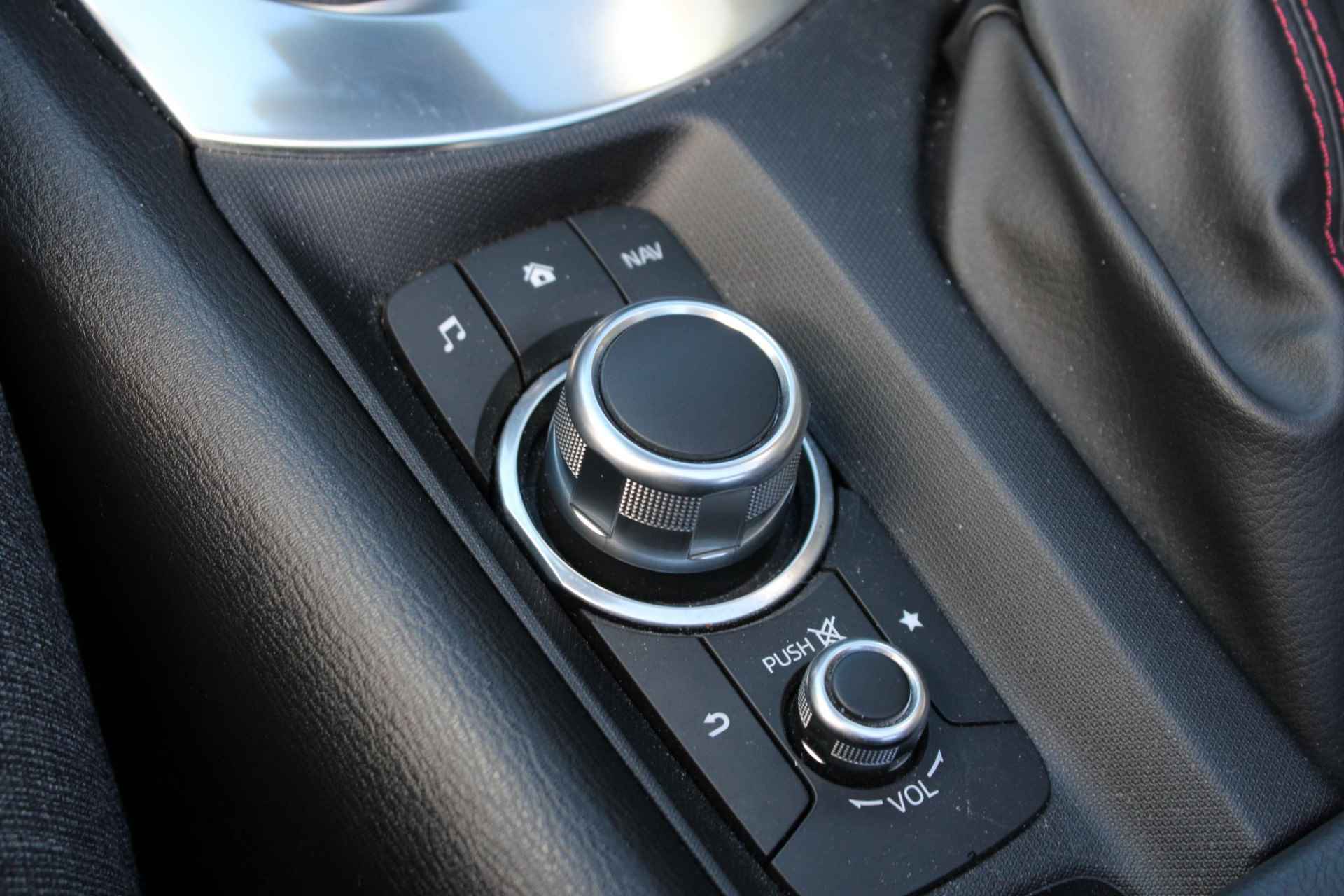 Mazda MX-5 RF 1.5 SkyActiv-G 131 GT-M | Nieuw binnen | 2 bandensets | Open dak | Climate control | Voorstoelen verwarmd | Navigatiesysteem - 40/45