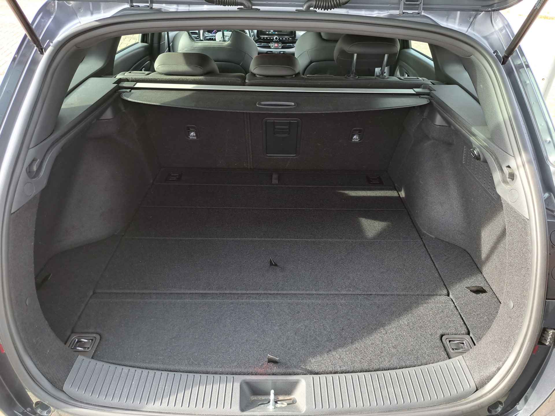 Hyundai i30 Wagon 1.5 T-GDi MHEV N Line | Alcantara interieur | Climate Control | Navigatie/ Apple Carplay - Android auto | Achteruitrijcamera | Lane assist - 9/30