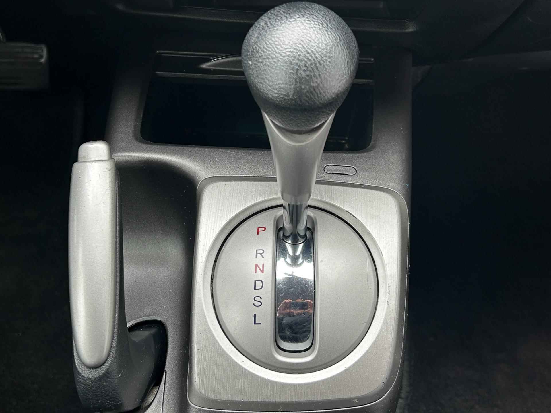 Honda Civic 1.3 Hybrid Aut. Navi Clima Cruise Park.Sens Bluetooth Stoelverw. Isofix LM-Velgen NAP NL-Auto Dealeronderhouden! - 16/30