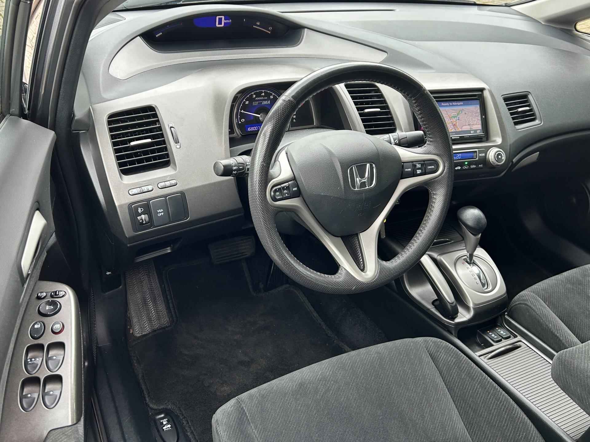 Honda Civic 1.3 Hybrid Aut. Navi Clima Cruise Park.Sens Bluetooth Stoelverw. Isofix LM-Velgen NAP NL-Auto Dealeronderhouden! - 18/30