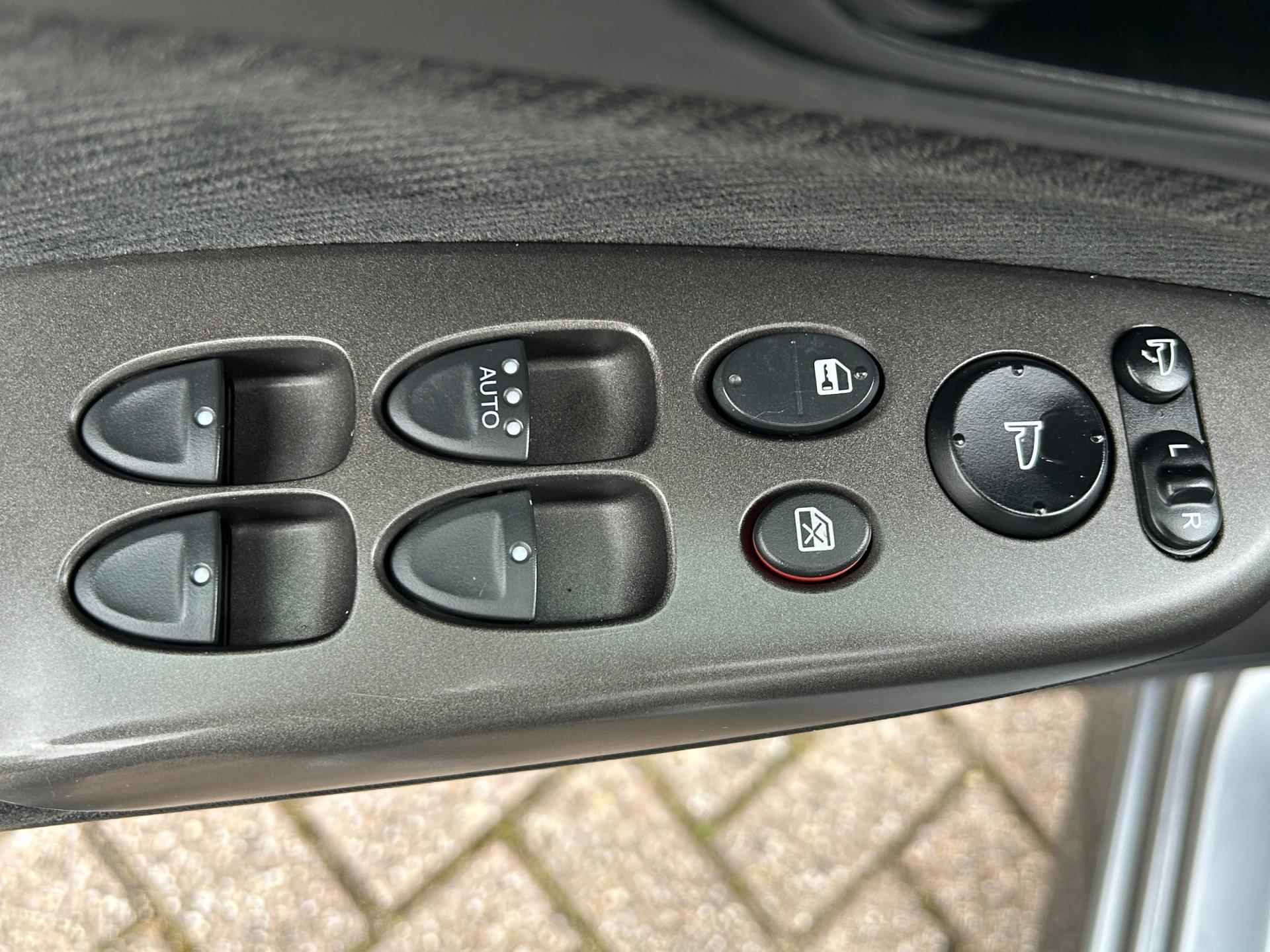 Honda Civic 1.3 Hybrid Aut. Navi Clima Cruise Park.Sens Bluetooth Stoelverw. Isofix LM-Velgen NAP NL-Auto Dealeronderhouden! - 19/30
