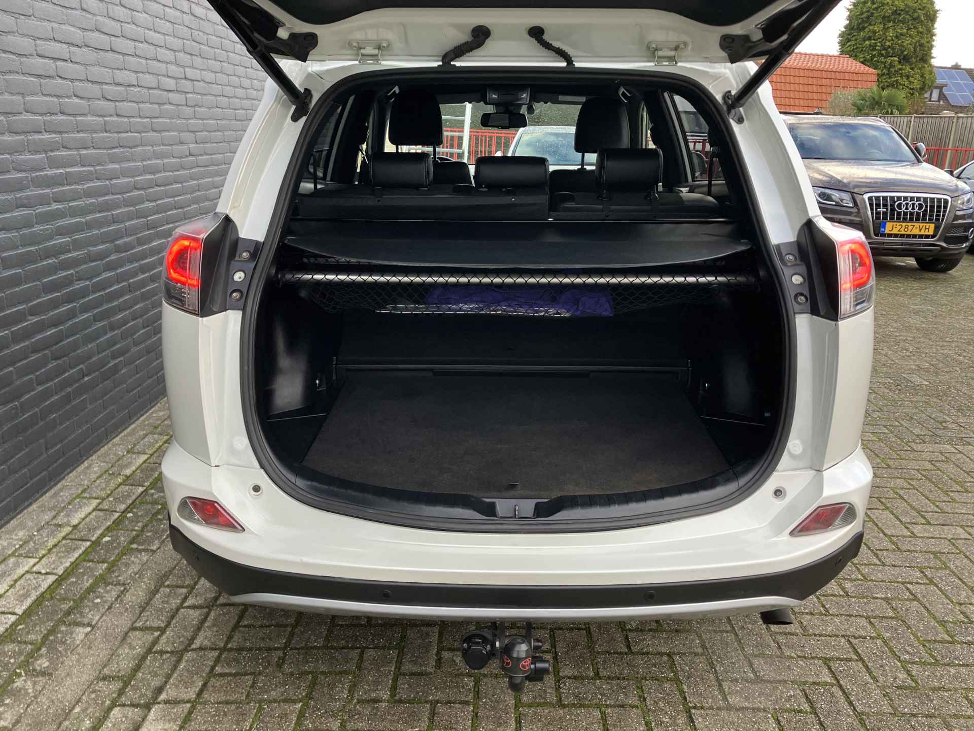 Toyota RAV4 2.5 Hybrid AWD 198 pk Style AUT. | navigatie | trekhaak | adaptieve cruise | elektr. a. klep | leder alcantara interieur - 22/38