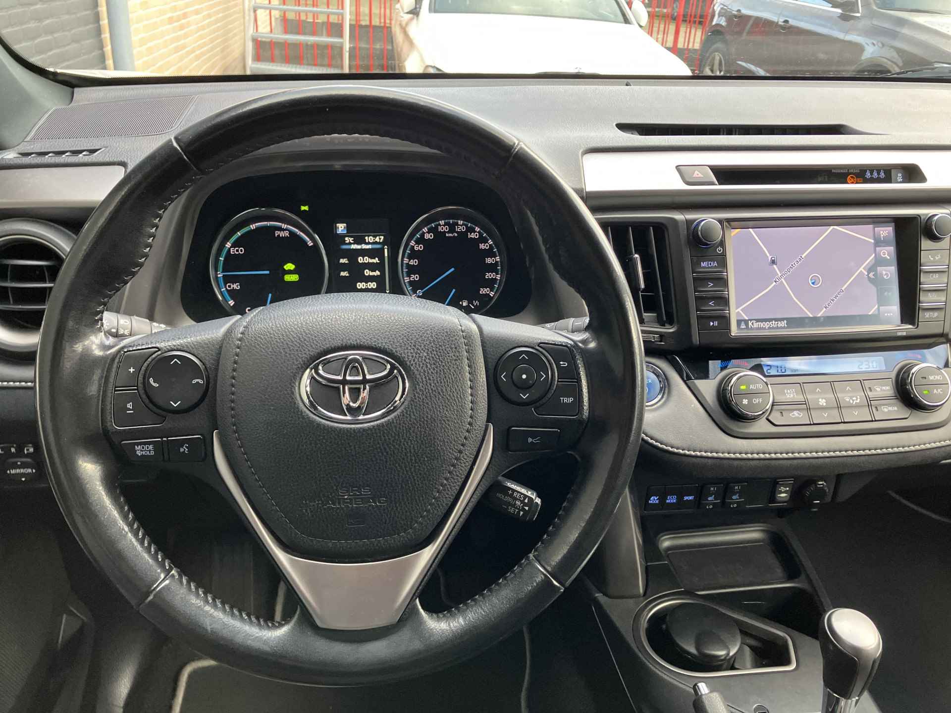 Toyota RAV4 2.5 Hybrid AWD 198 pk Style AUT. | navigatie | trekhaak | adaptieve cruise | elektr. a. klep | leder alcantara interieur - 24/38