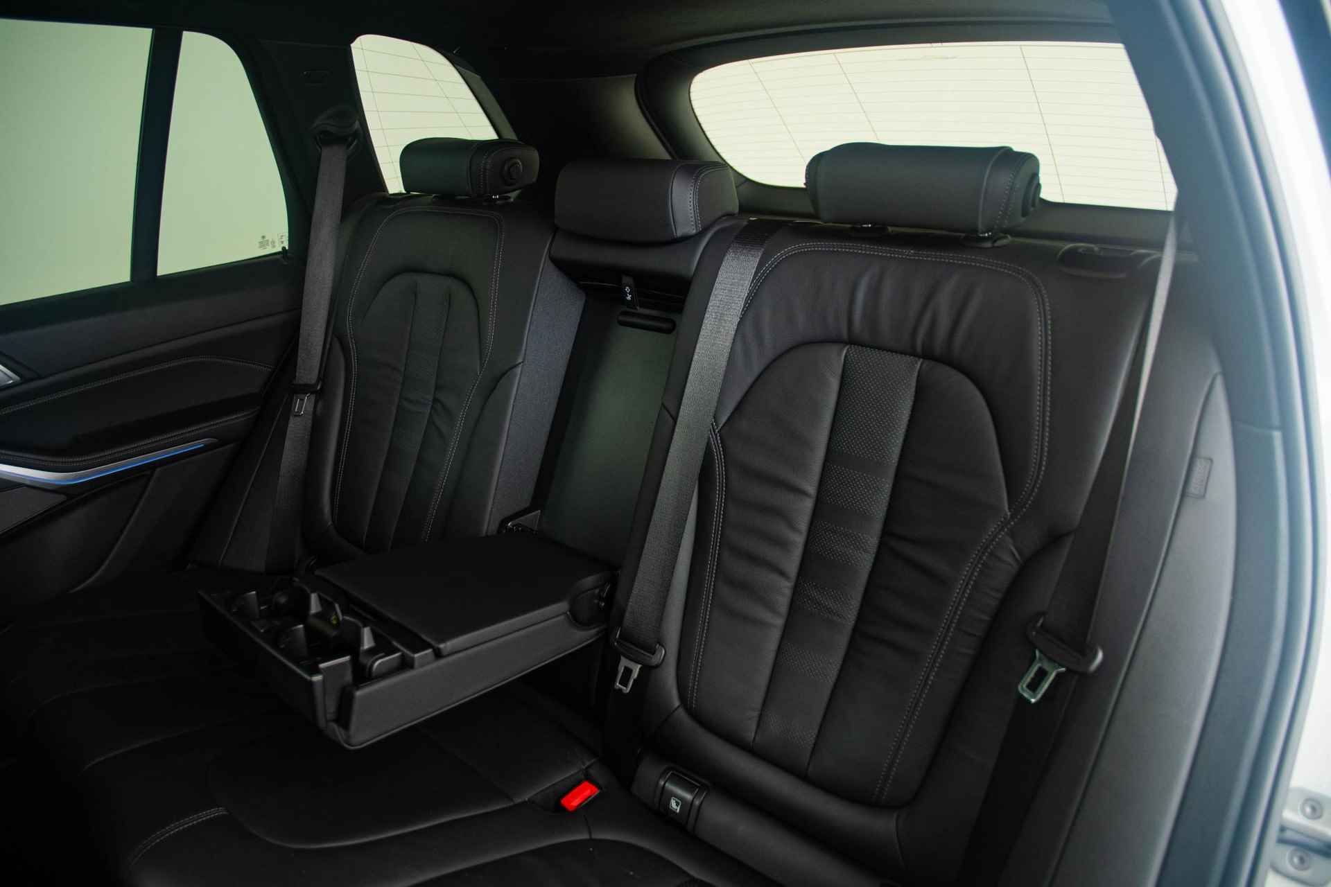 BMW X5 xDrive45e High Executive Panoramadak - Comfort Access - Trekhaak - Laserlight - Parking Assistant Plus - Driving Assistant Pro - Harman Kardon - Luchtvering - Warmte Comfort Pack - 12/45