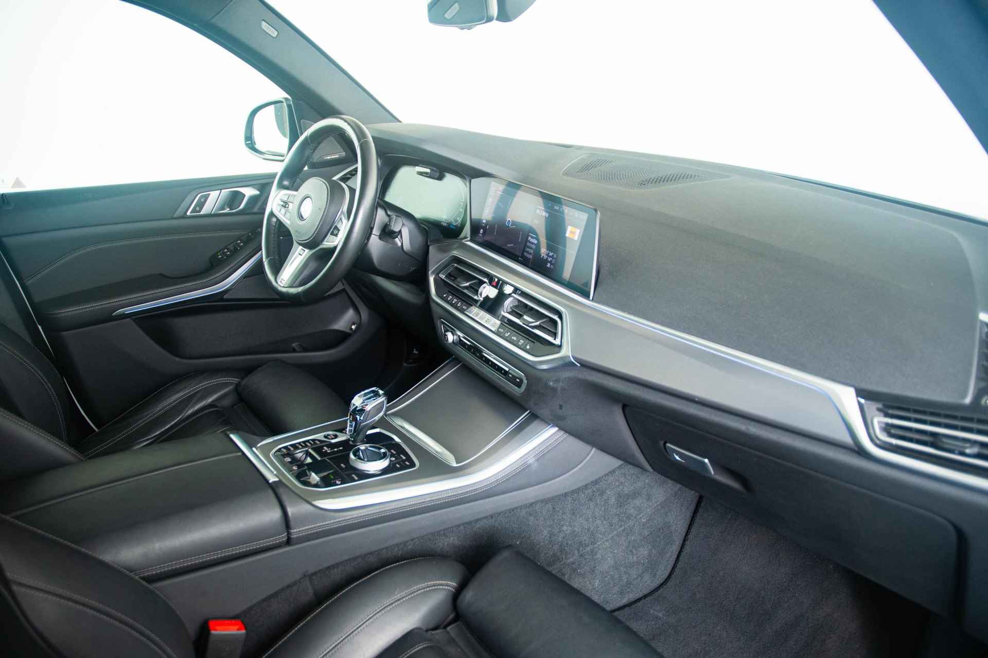 BMW X5 xDrive45e High Executive Panoramadak - Comfort Access - Trekhaak - Laserlight - Parking Assistant Plus - Driving Assistant Pro - Harman Kardon - Luchtvering - Warmte Comfort Pack - 25/45