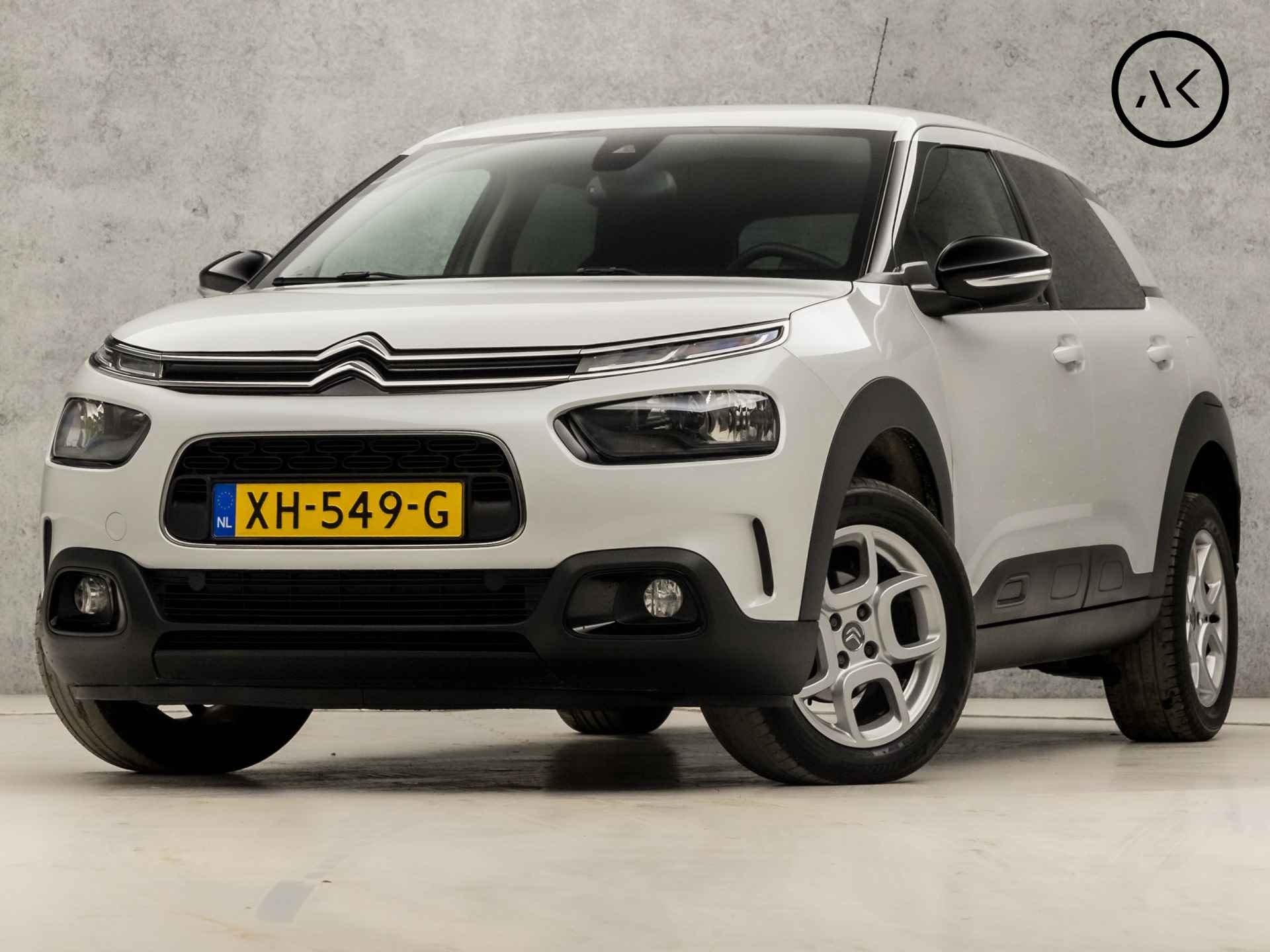 Citroën C4 Cactus 1.2 PureTech Sport (APPLE CARPLAY, NAVIGATIE, DIGITAL COCKPIT, GETINT GLAS, SPORTSTOELEN, LM VELGEN, LANE ASSIST, CRUISE, DAB+, NIEUWSTAAT)