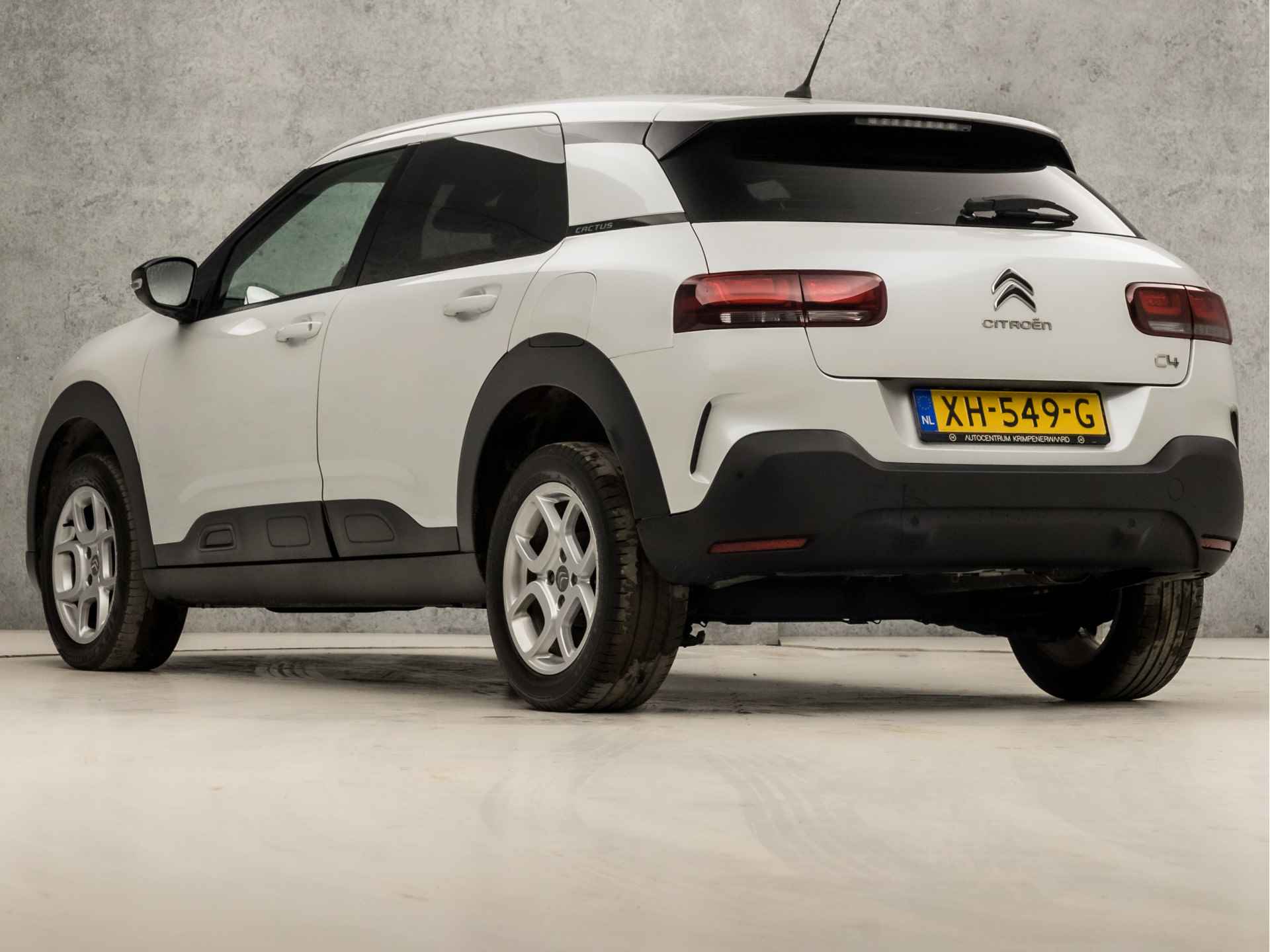 Citroën C4 Cactus 1.2 PureTech Sport (APPLE CARPLAY, NAVIGATIE, DIGITAL COCKPIT, GETINT GLAS, SPORTSTOELEN, LM VELGEN, LANE ASSIST, CRUISE, DAB+, NIEUWSTAAT) - 3/36