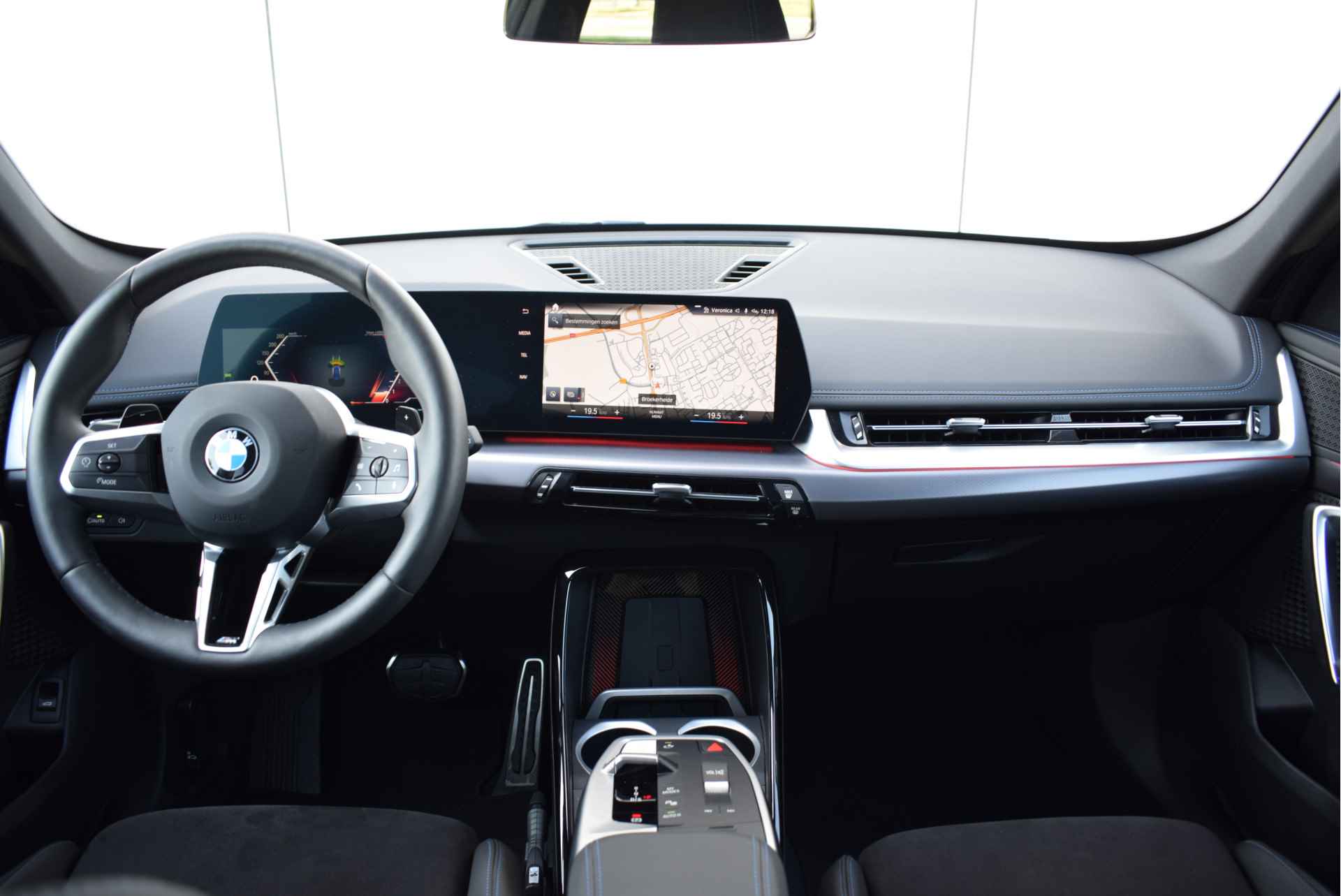 BMW X1 sDrive18i Executive M Sport Automaat / Sportstoelen / Stoelverwarming / Adaptieve LED / Parking Assistant / Comfort Access / Adaptief M Onderstel / Widescreen Display - 4/27