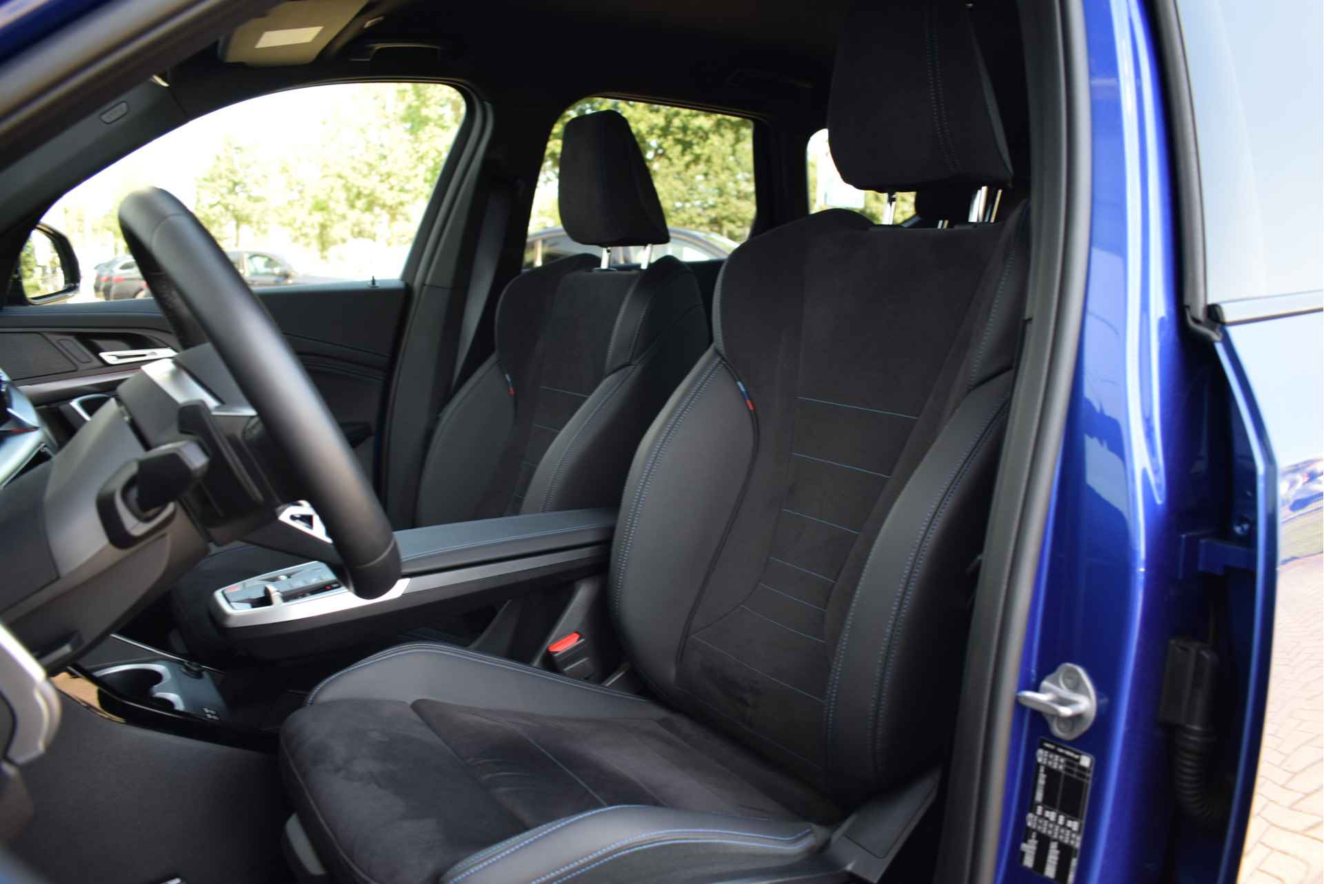 BMW X1 sDrive18i Executive M Sport Automaat / Sportstoelen / Stoelverwarming / Adaptieve LED / Parking Assistant / Comfort Access / Adaptief M Onderstel / Widescreen Display - 5/27