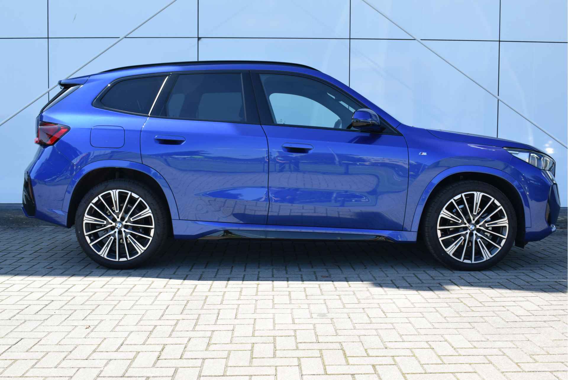 BMW X1 sDrive18i Executive M Sport Automaat / Sportstoelen / Stoelverwarming / Adaptieve LED / Parking Assistant / Comfort Access / Adaptief M Onderstel / Widescreen Display - 11/27