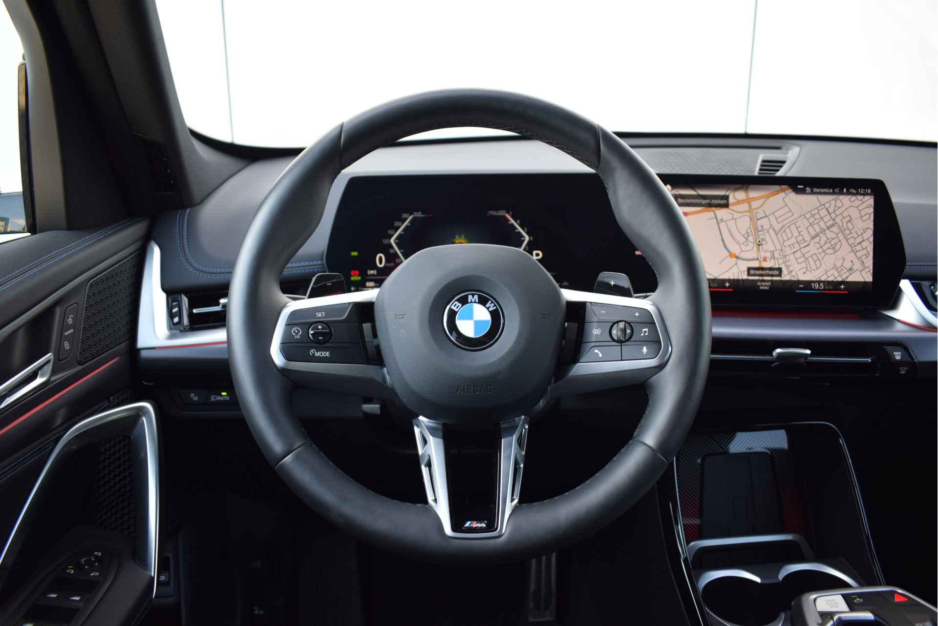 BMW X1 sDrive18i Executive M Sport Automaat / Sportstoelen / Stoelverwarming / Adaptieve LED / Parking Assistant / Comfort Access / Adaptief M Onderstel / Widescreen Display - 16/27
