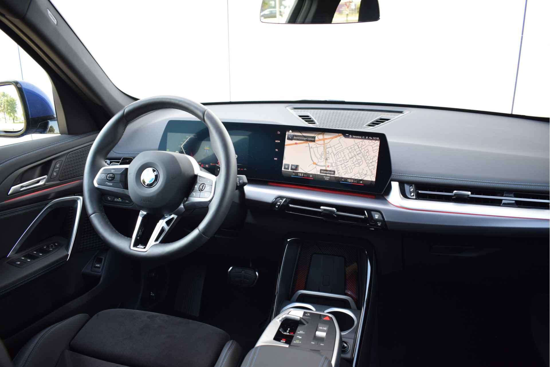 BMW X1 sDrive18i Executive M Sport Automaat / Sportstoelen / Stoelverwarming / Adaptieve LED / Parking Assistant / Comfort Access / Adaptief M Onderstel / Widescreen Display - 17/27