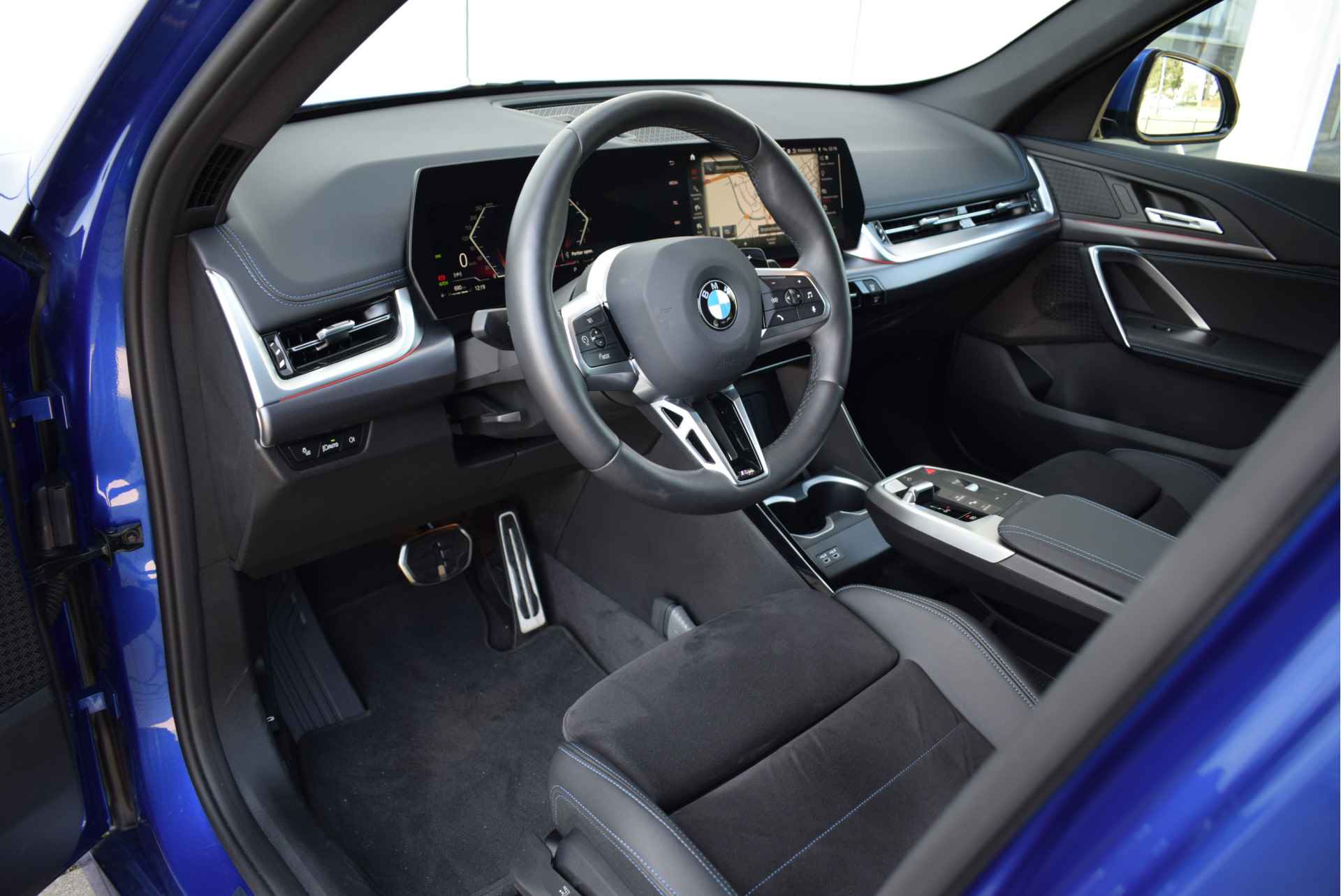 BMW X1 sDrive18i Executive M Sport Automaat / Sportstoelen / Stoelverwarming / Adaptieve LED / Parking Assistant / Comfort Access / Adaptief M Onderstel / Widescreen Display - 18/27