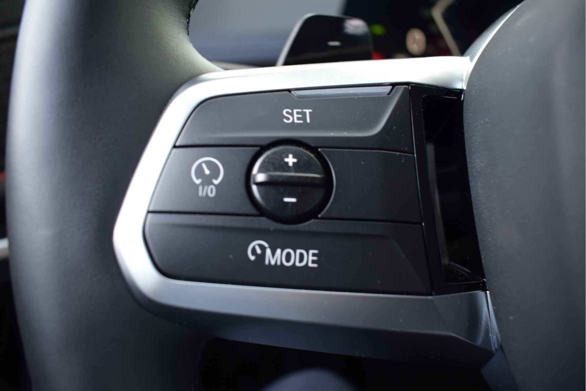 BMW X1 sDrive18i Executive M Sport Automaat / Sportstoelen / Stoelverwarming / Adaptieve LED / Parking Assistant / Comfort Access / Adaptief M Onderstel / Widescreen Display - 20/27