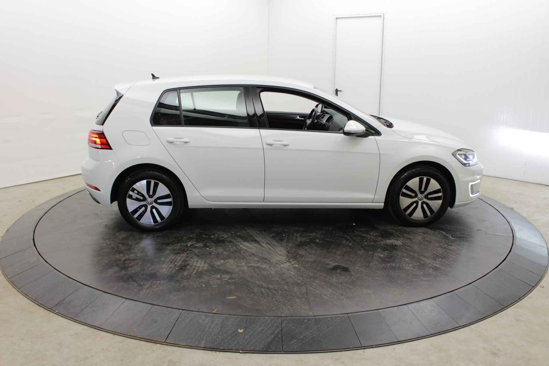 Volkswagen e-Golf Warmtepomp 136PK CCS Snellader Groot Navi Carplay PDC V+A - 9/46