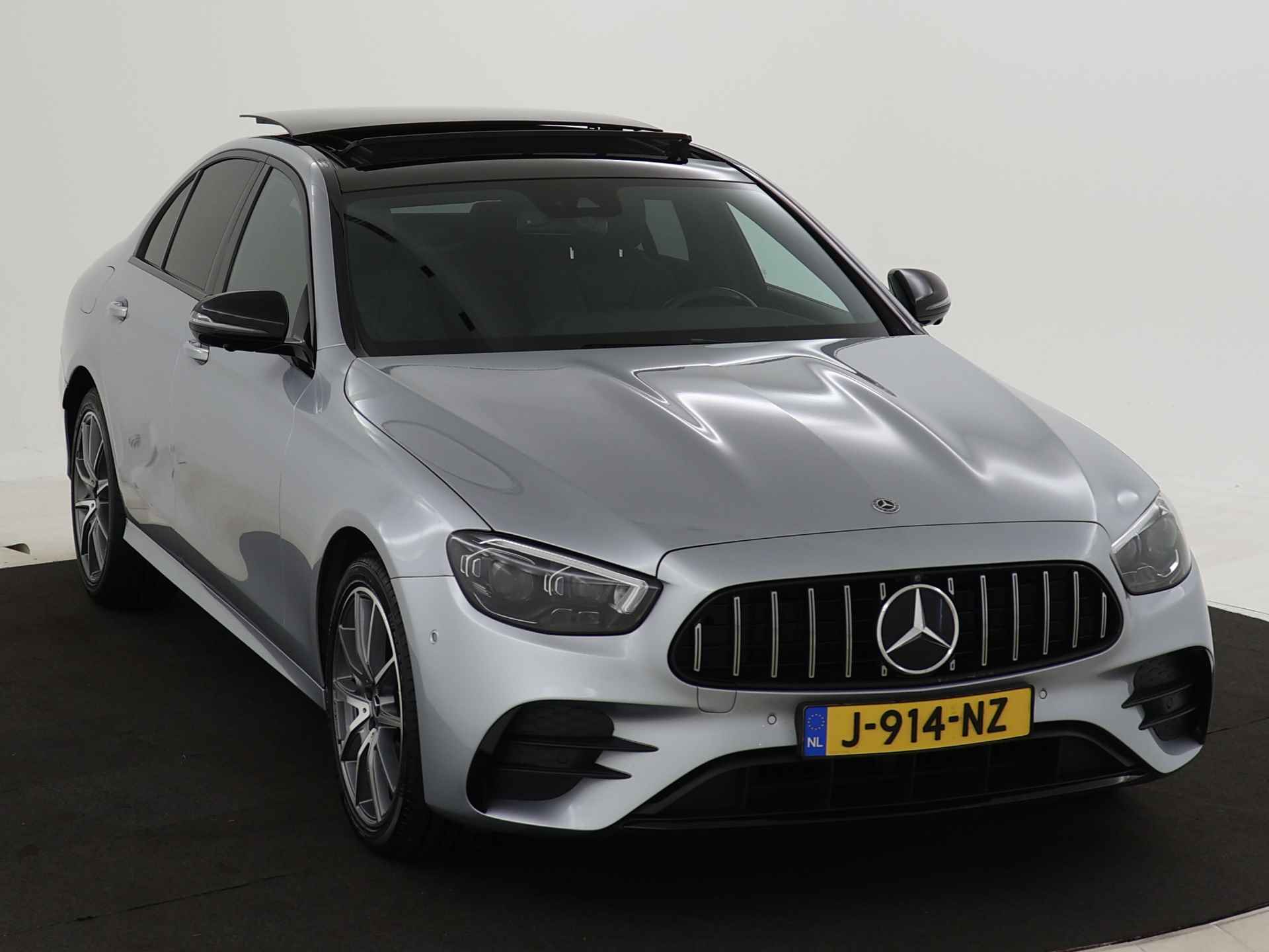 Mercedes-Benz E-Klasse 300de AMG Nightpakket | Panoramadak | Burmester audio | Memory | Keyless go | Augmented reality | 360gr camera | Dode hoek ass | Inclusief 24 maanden Mercedes-Benz Certified garantie voor Europa. - 29/46