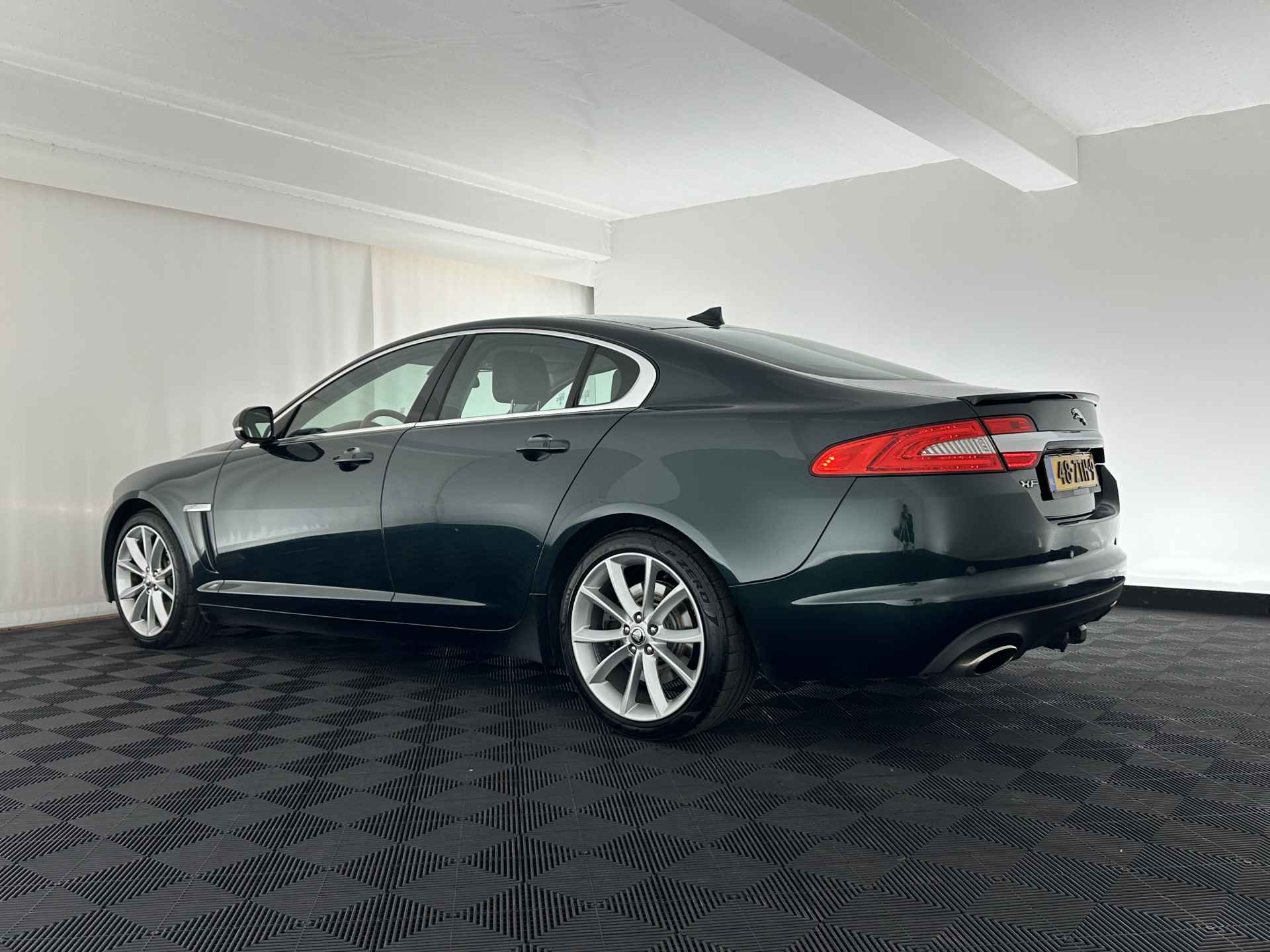 Jaguar XF 3.0D S-Edition Premium Business Edition Aut.*VOLLEDER | MERIDIAN-SURROUND | NAVI-FULLMAP | CAMERA | KEYLESS | MEMORY-PACK | CRUISE | XENON | COMFORT-SEATS | PDC | TOWBAR | 19"ALU* - 4/31