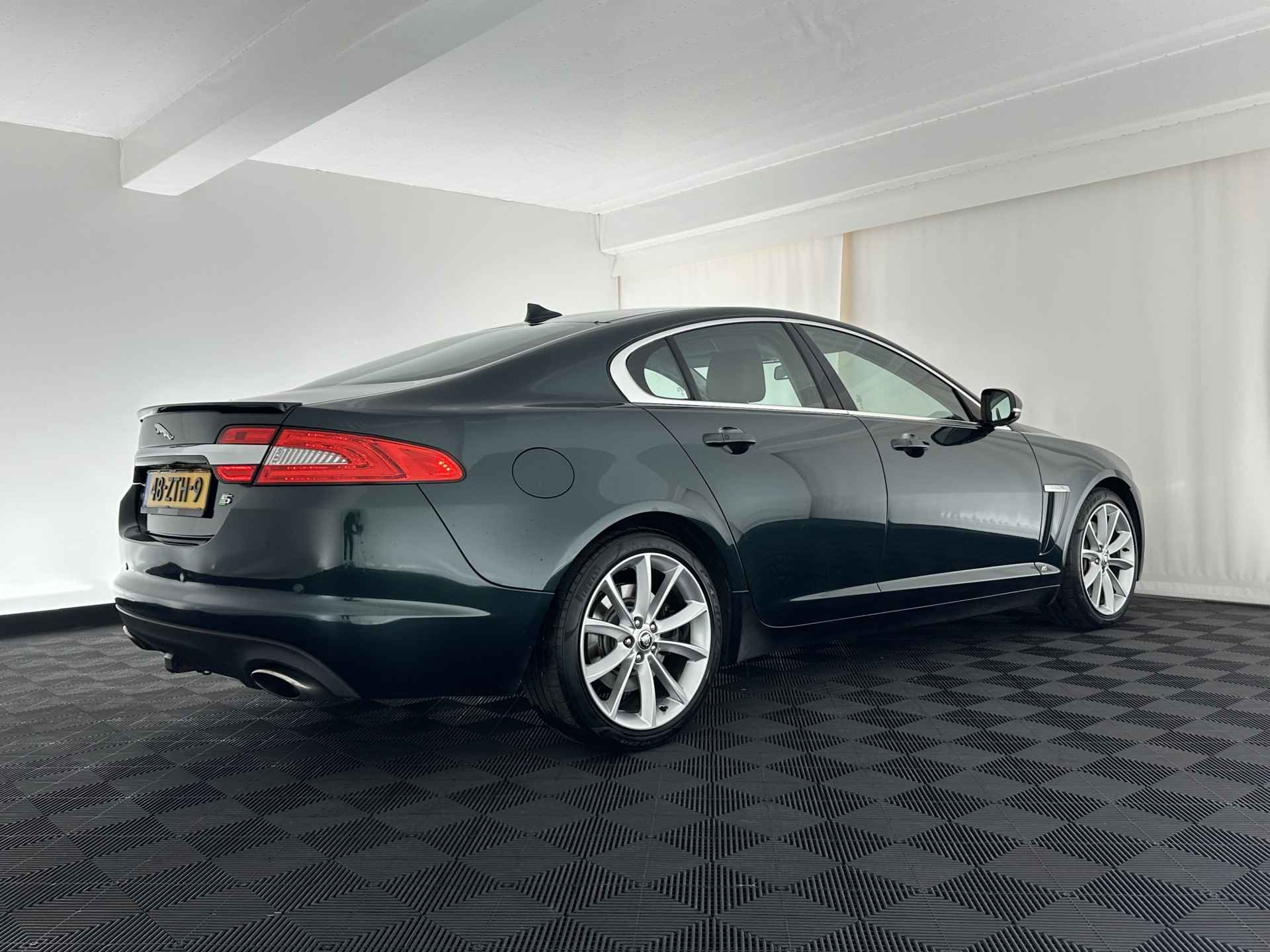 Jaguar XF 3.0D S-Edition Premium Business Edition Aut.*VOLLEDER | MERIDIAN-SURROUND | NAVI-FULLMAP | CAMERA | KEYLESS | MEMORY-PACK | CRUISE | XENON | COMFORT-SEATS | PDC | TOWBAR | 19"ALU* - 6/31