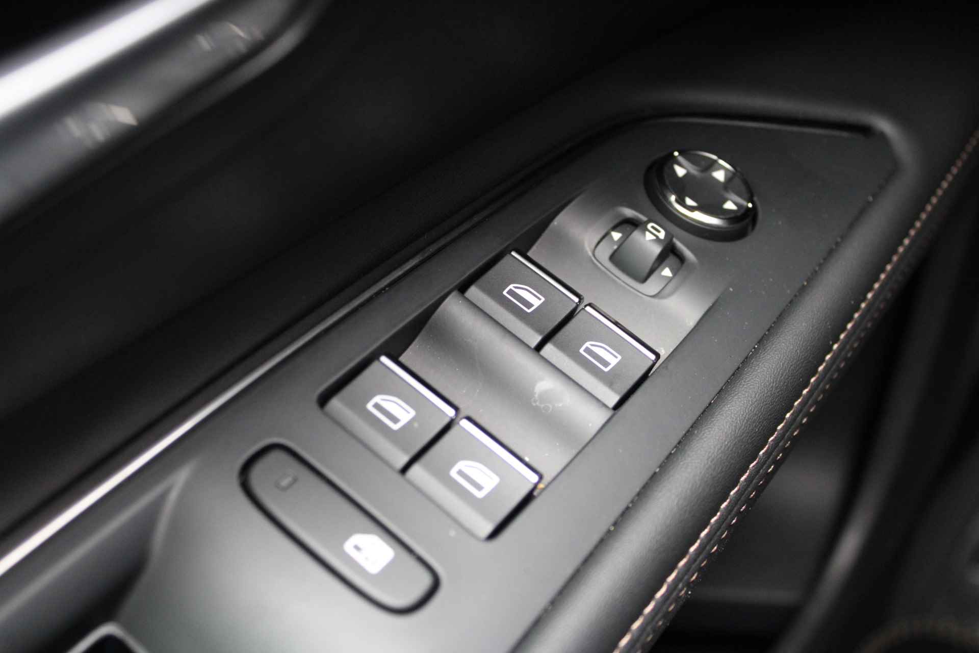 Peugeot 5008 1.6 180pk 7-zits GT-Line Automaat | Leder | Climate | Camera | Keyless | Navigatie | Full - Led | 18" Lichtmetaal | Parkeer Assi - 21/37