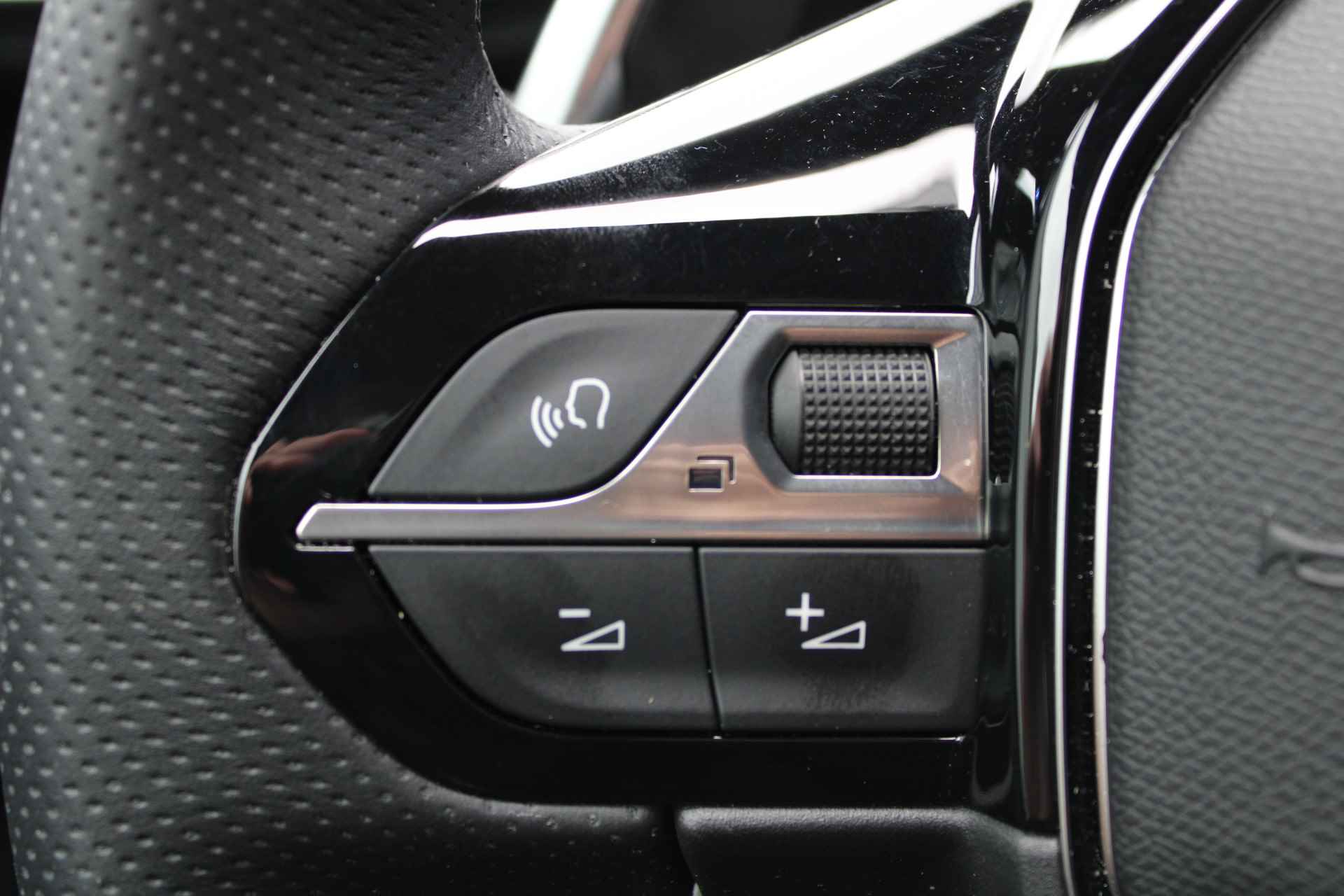 Peugeot 5008 1.6 180pk 7-zits GT-Line Automaat | Leder | Climate | Camera | Keyless | Navigatie | Full - Led | 18" Lichtmetaal | Parkeer Assi - 24/37